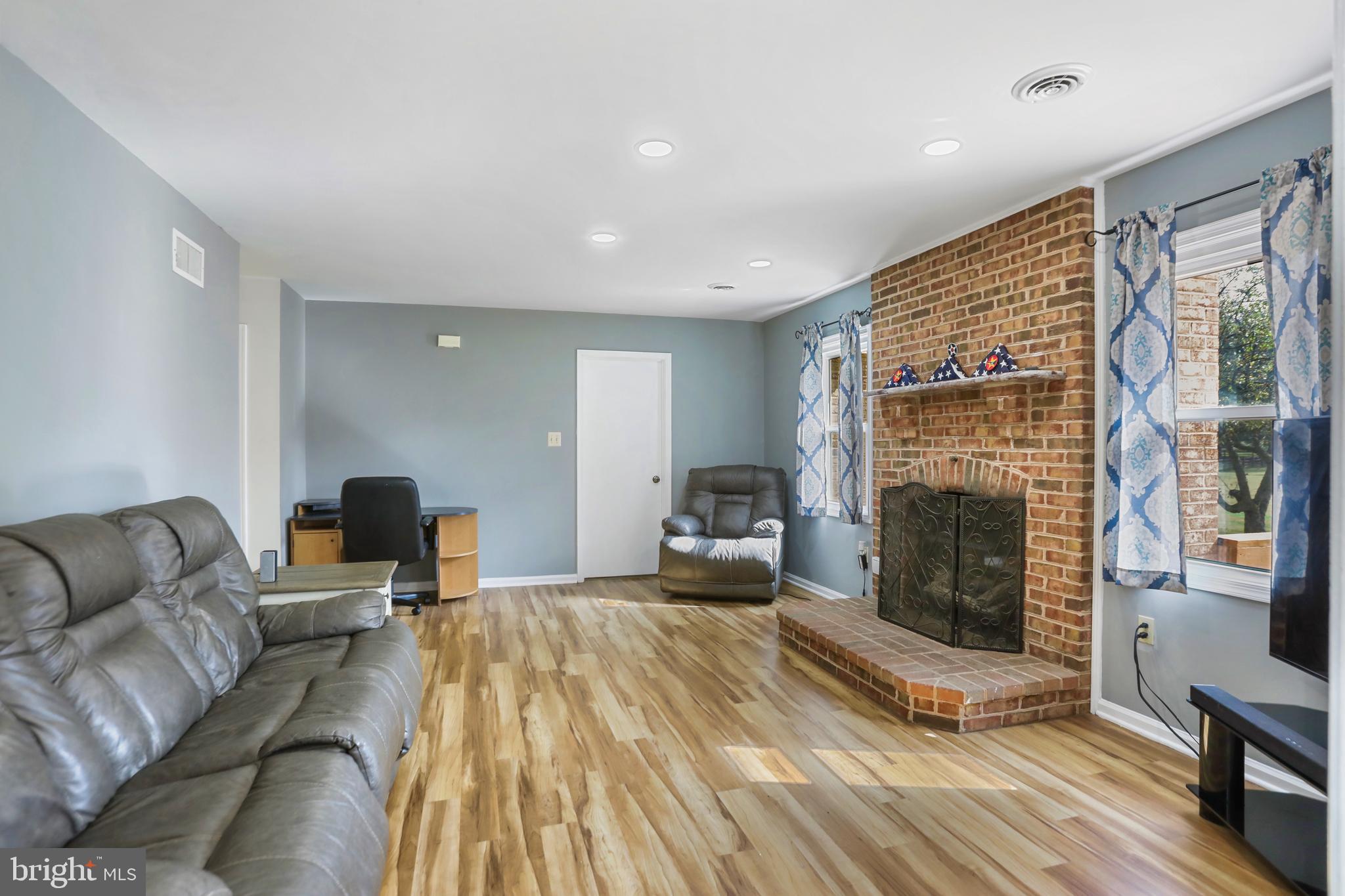 PEMBROKE GROVE - Residential