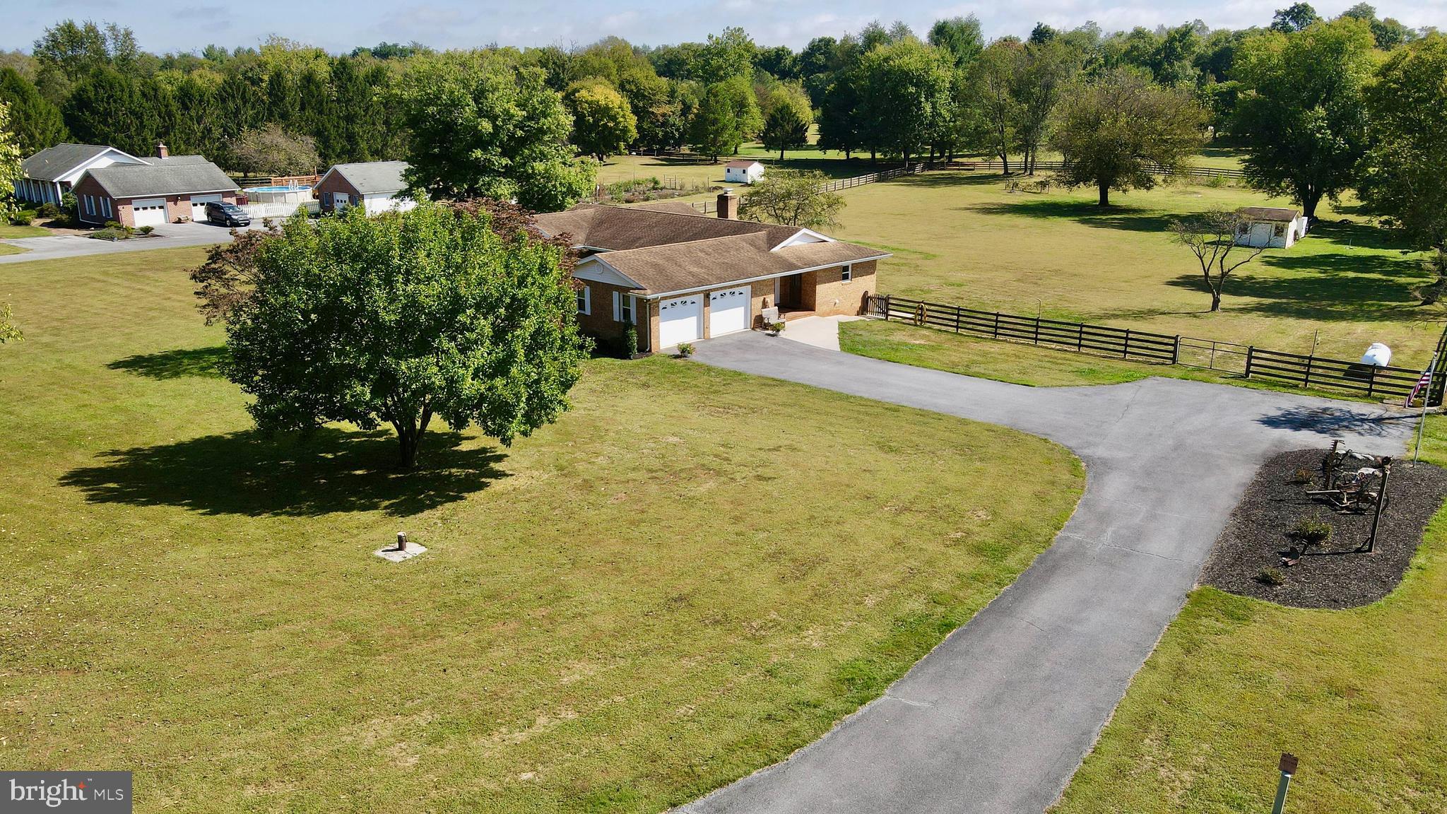 PEMBROKE GROVE - Residential