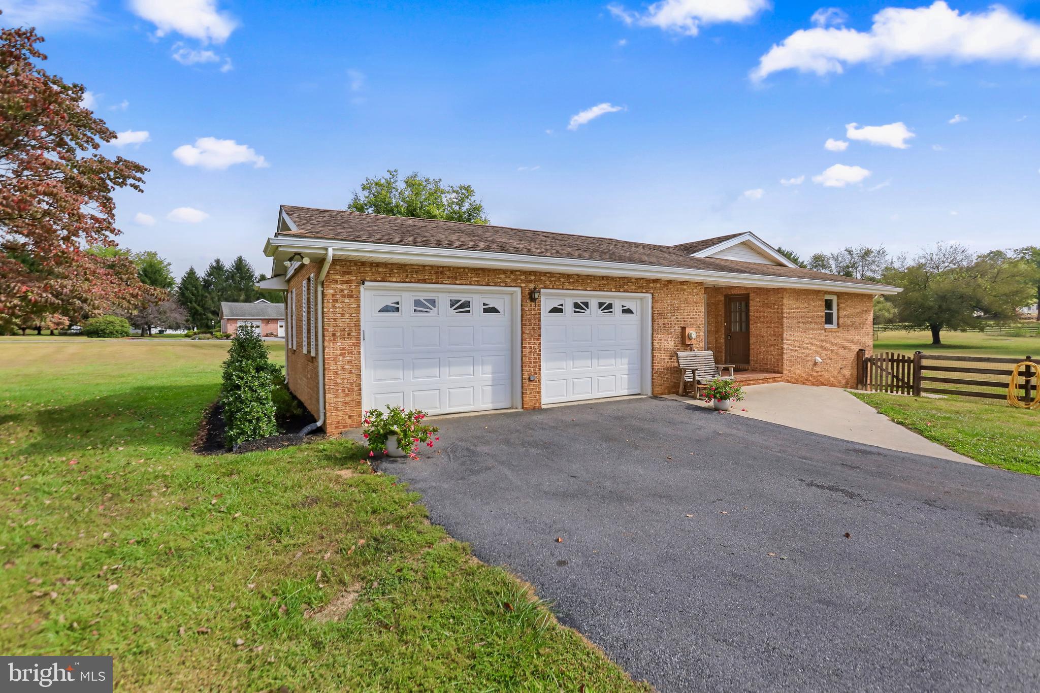 PEMBROKE GROVE - Residential