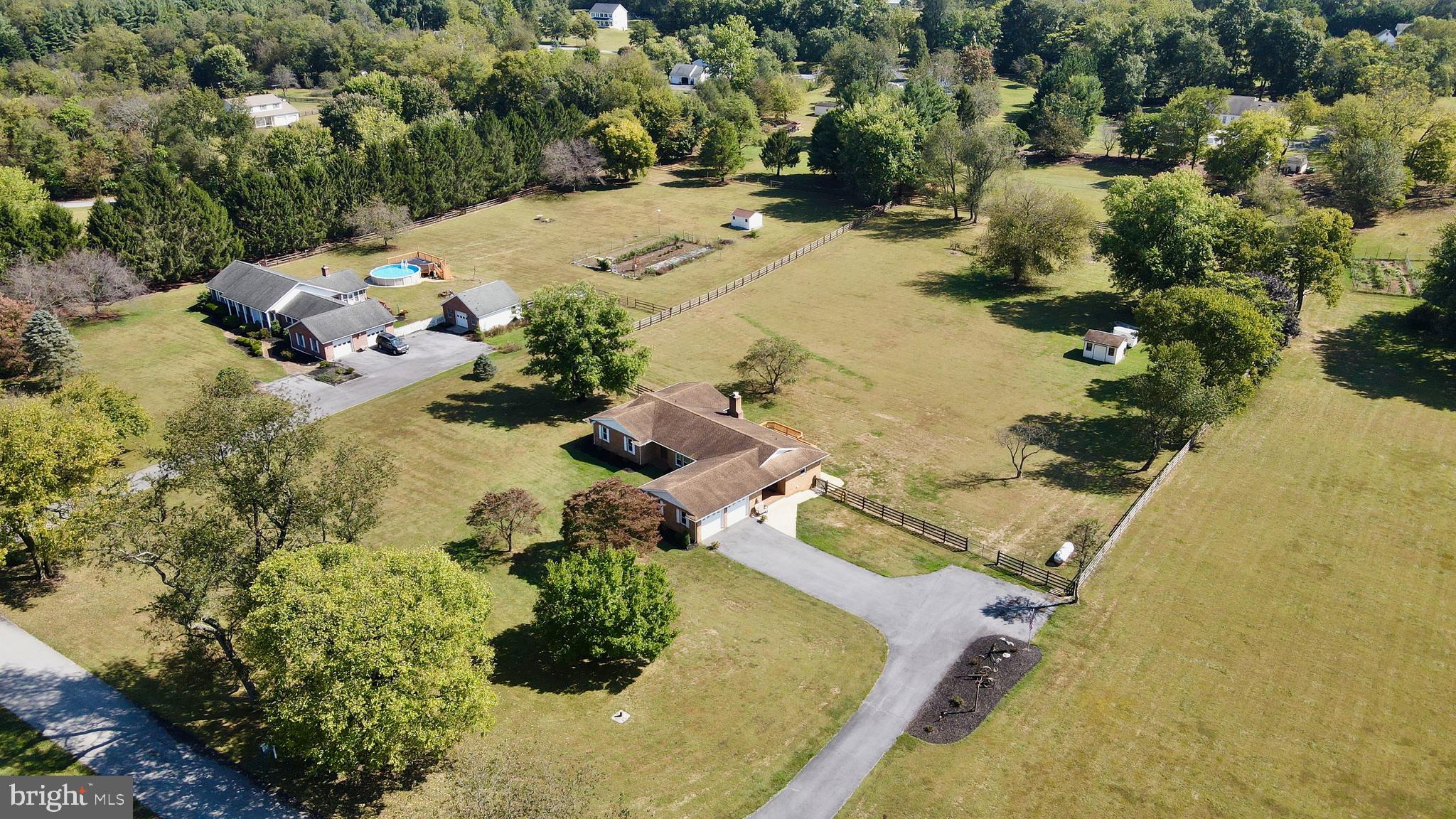 PEMBROKE GROVE - Residential