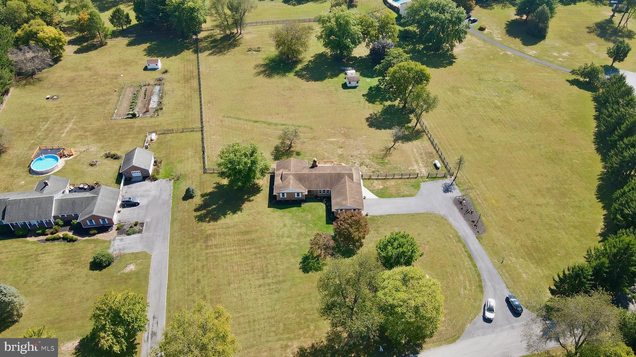 PEMBROKE GROVE - Residential