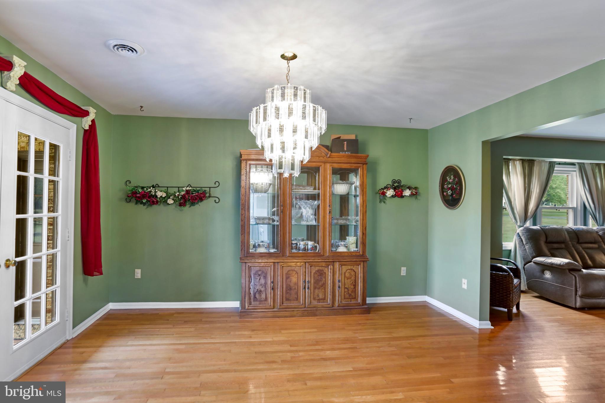 PEMBROKE GROVE - Residential