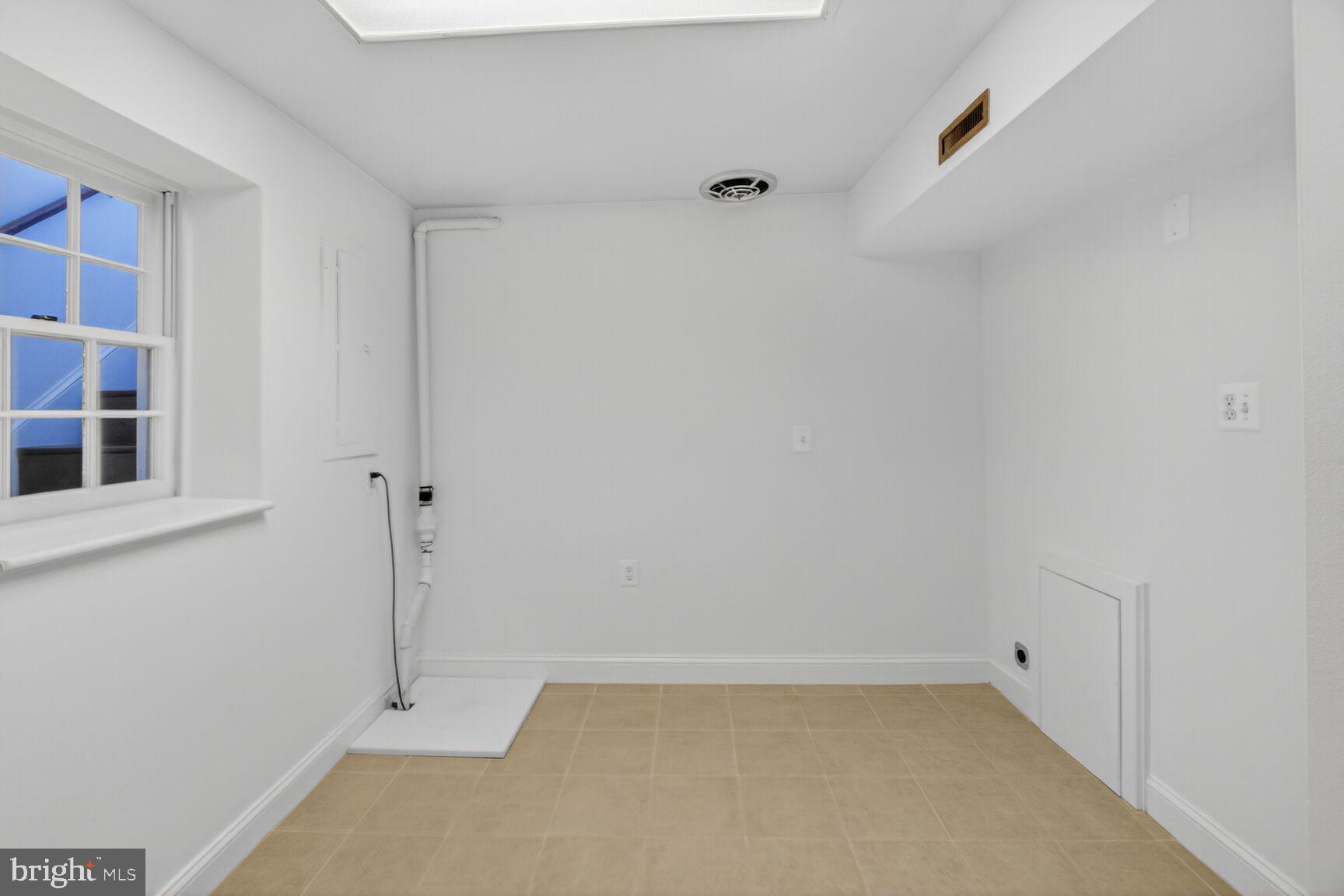 OLD TOWN ALEXANDRIA - Residential Lease