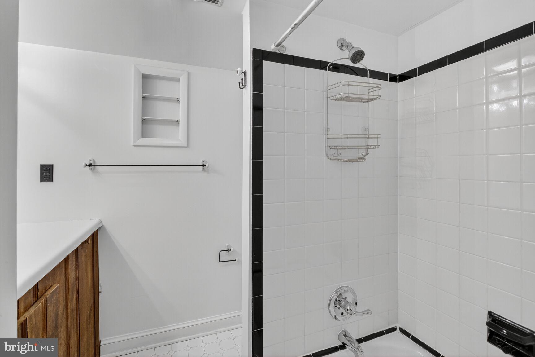 OLD TOWN ALEXANDRIA - Residential Lease