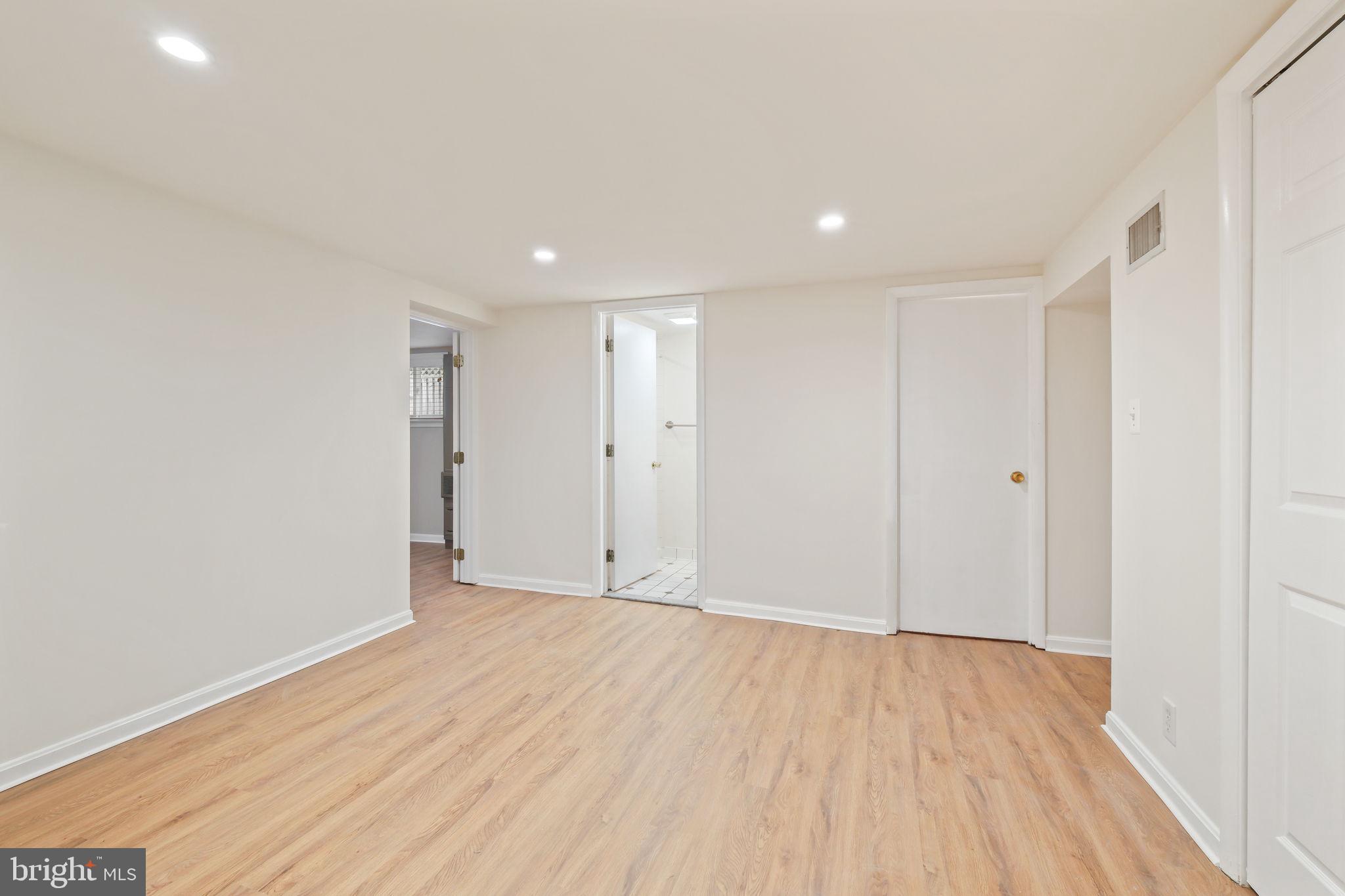 WHEATON HILLS - Residential