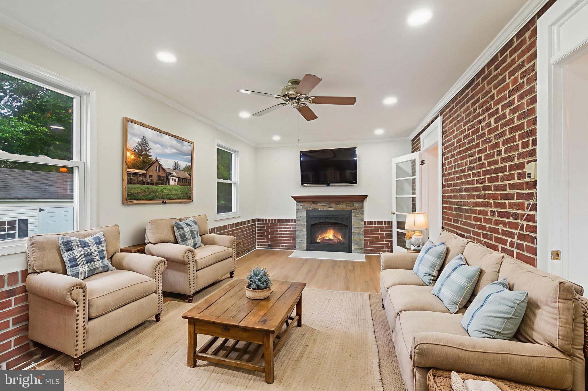 WHEATON HILLS - Residential