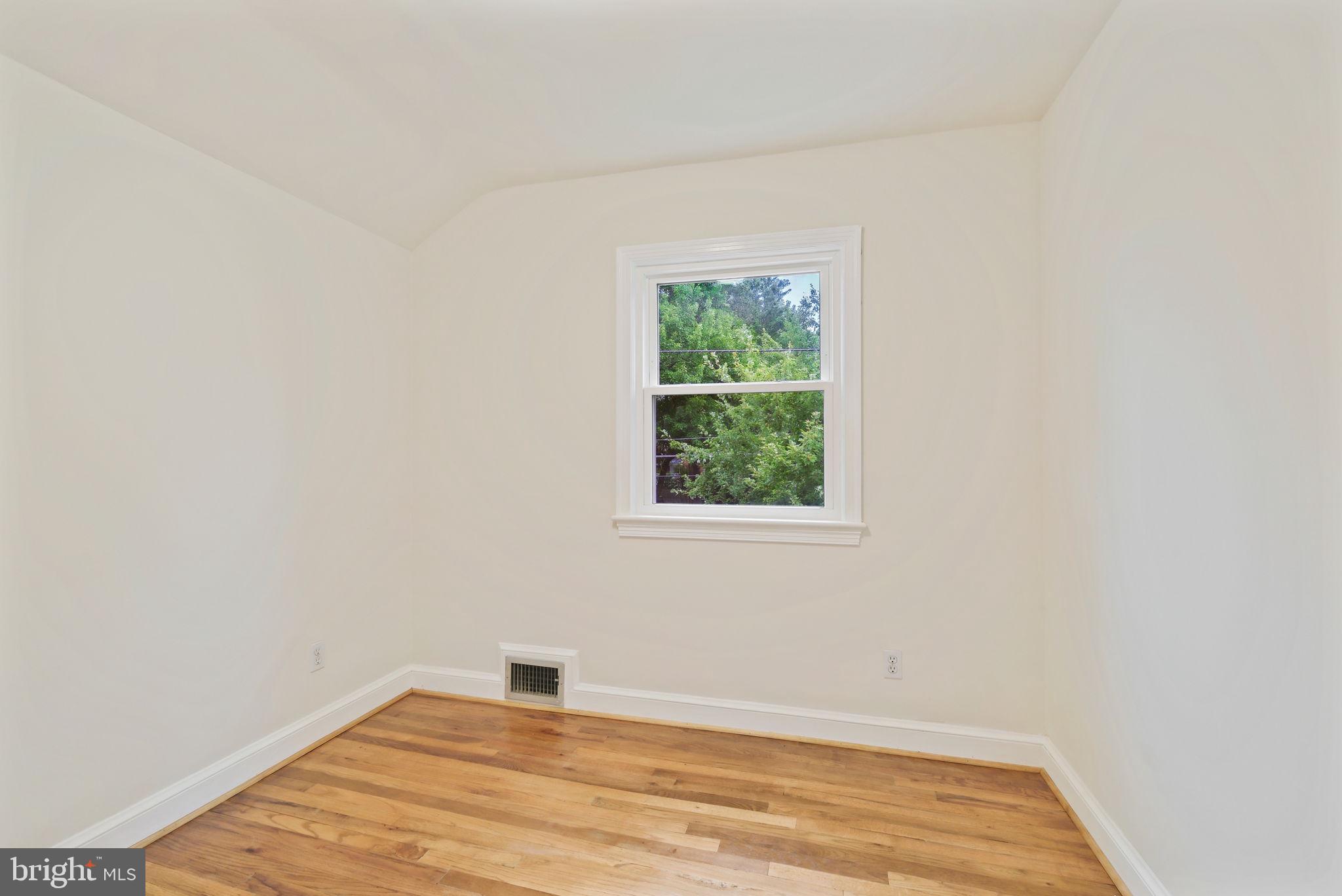 WHEATON HILLS - Residential