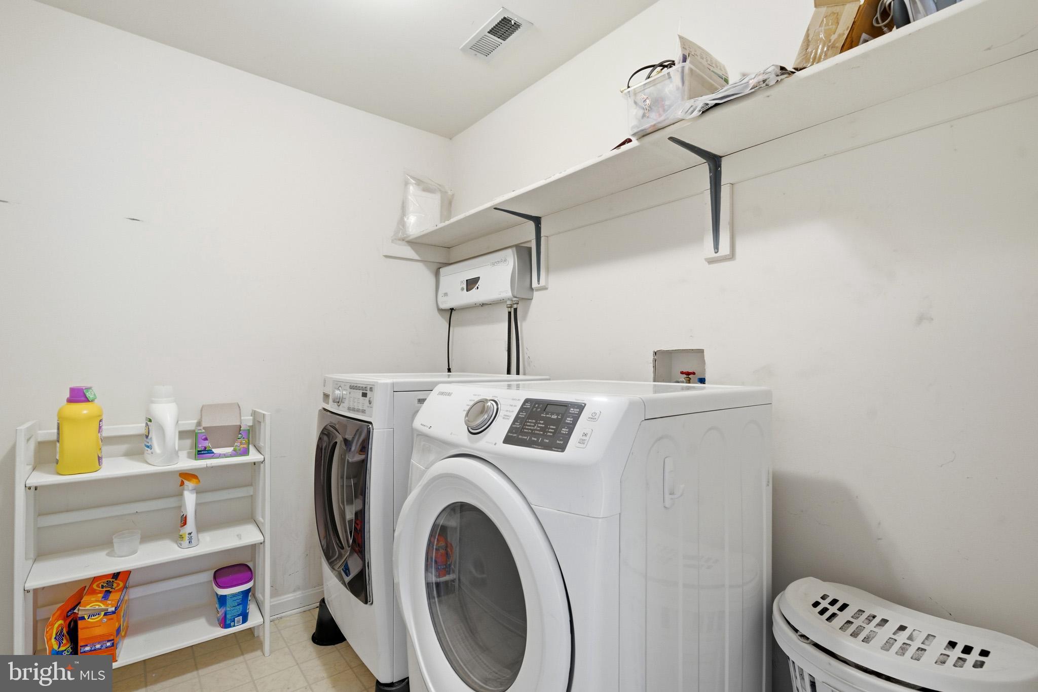 LYONS CREEK OVERLOOK - Residential