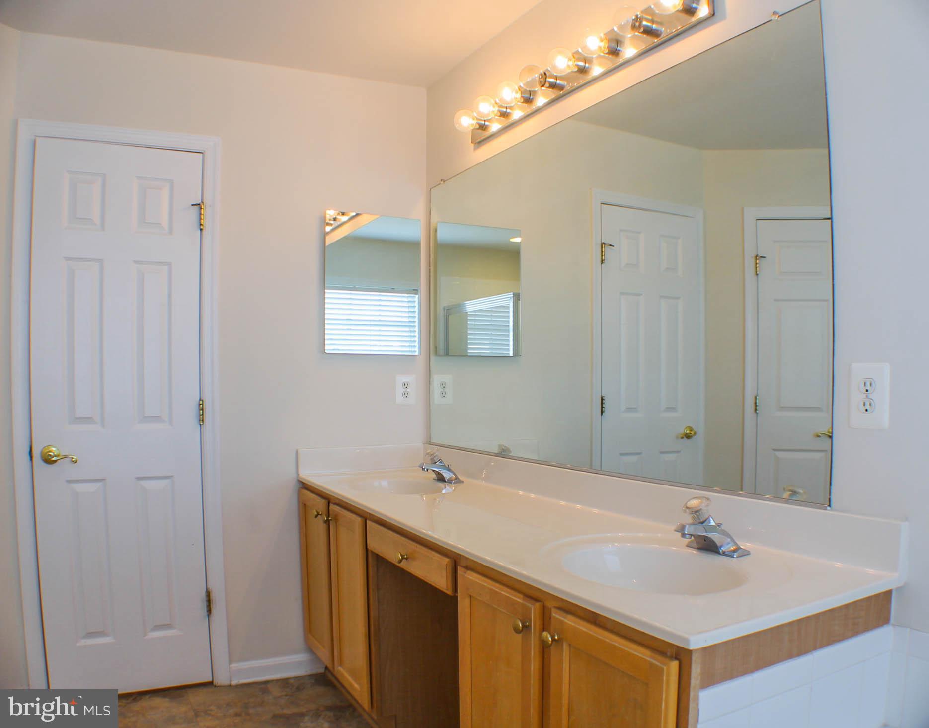 ASHBURN VILLAGE - Residential Lease