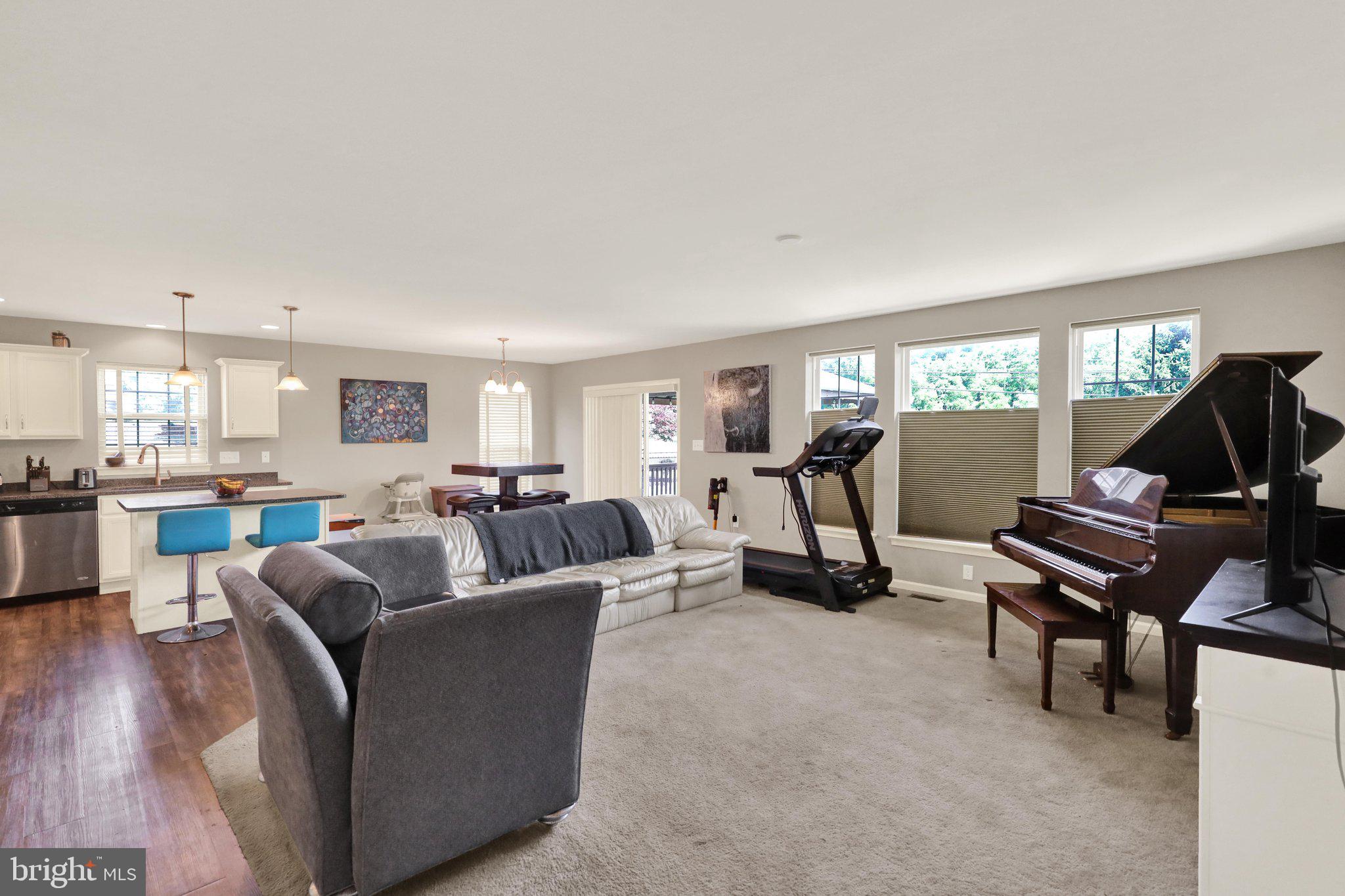 2 ROLLINGVIEW LANE