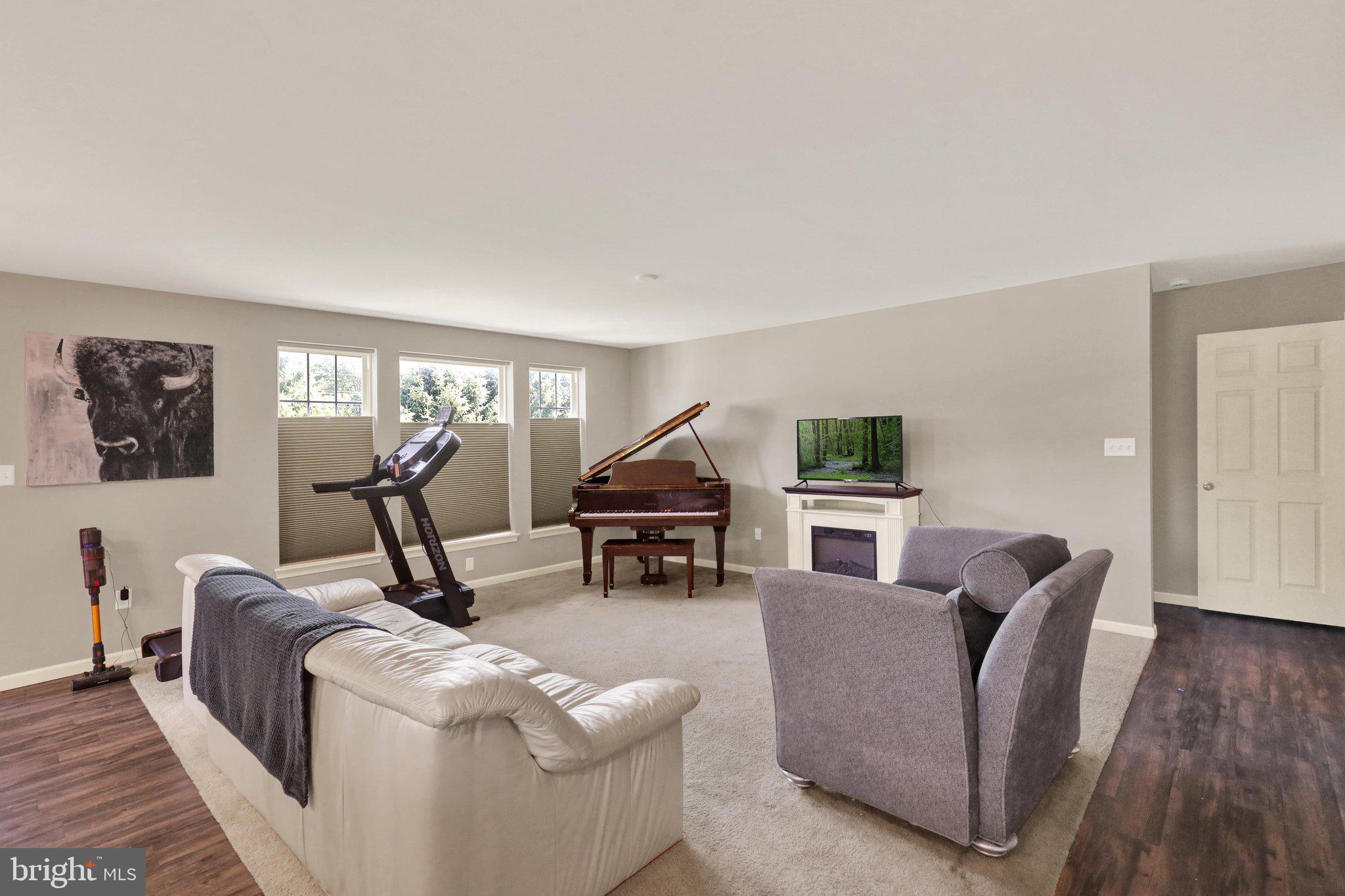 2 ROLLINGVIEW LANE