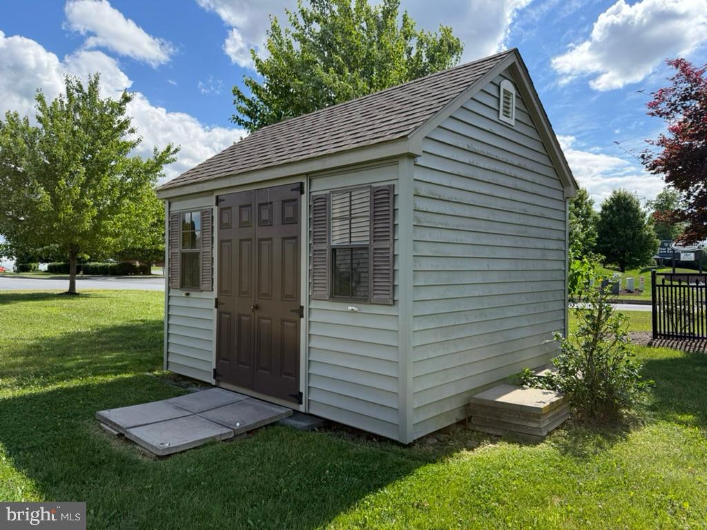 2 ROLLINGVIEW LANE