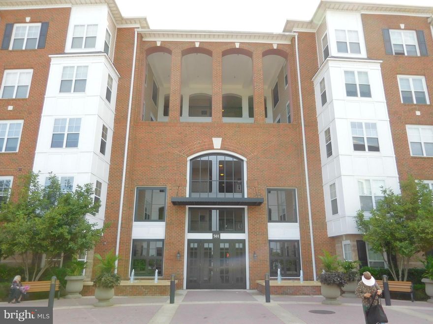 Convenient,walk to Metro,banks,Town Square, restaurants,theaters. Spacious 1br,1ba condo,open floor plan,full size W/D,pool view. Save gym membership,high speed internet,. No need to cut grass,shovel snow,rake leaves. Sit back,relax & enjoy a great community.