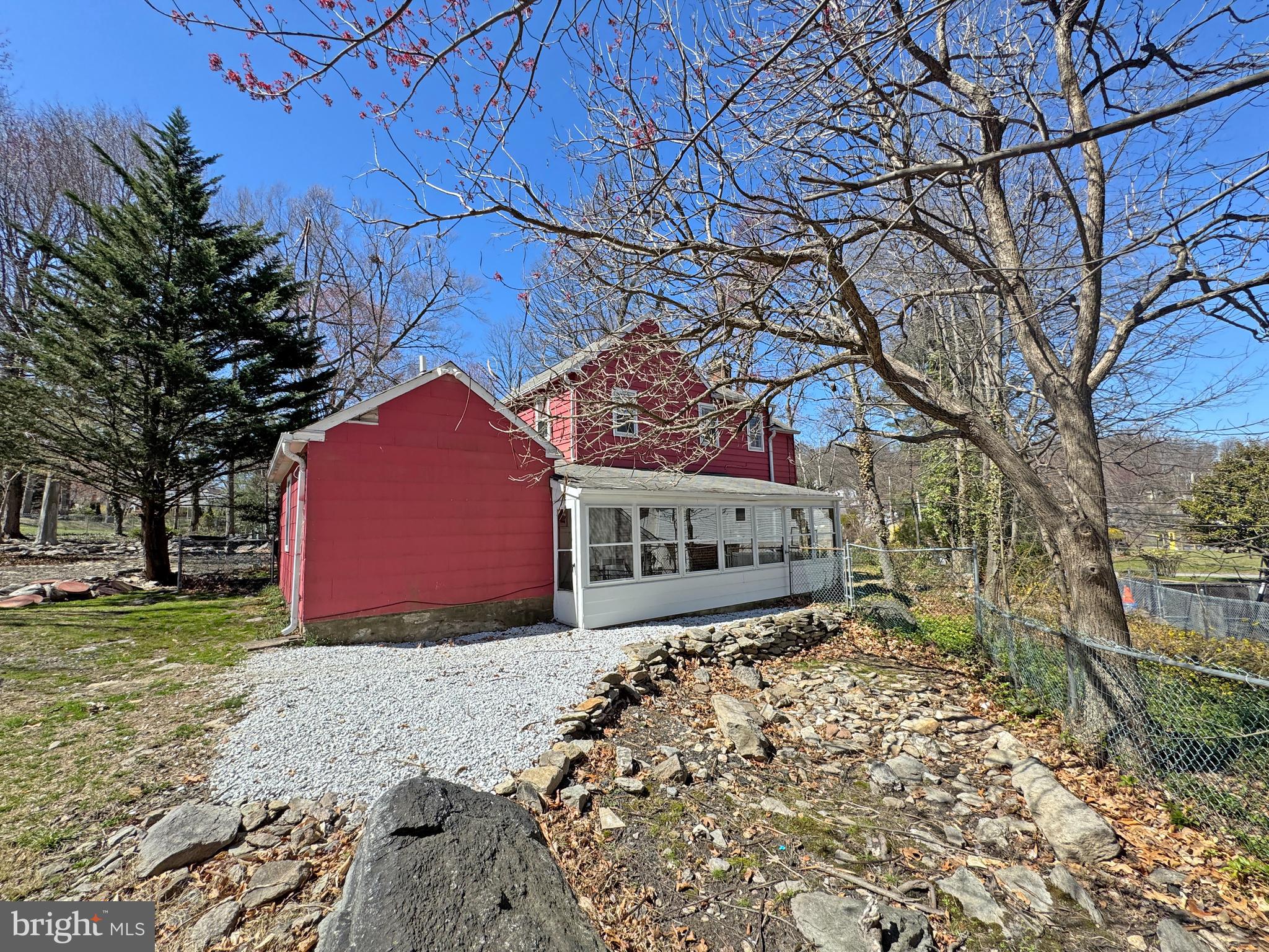 2405 EDGE HILL ROAD