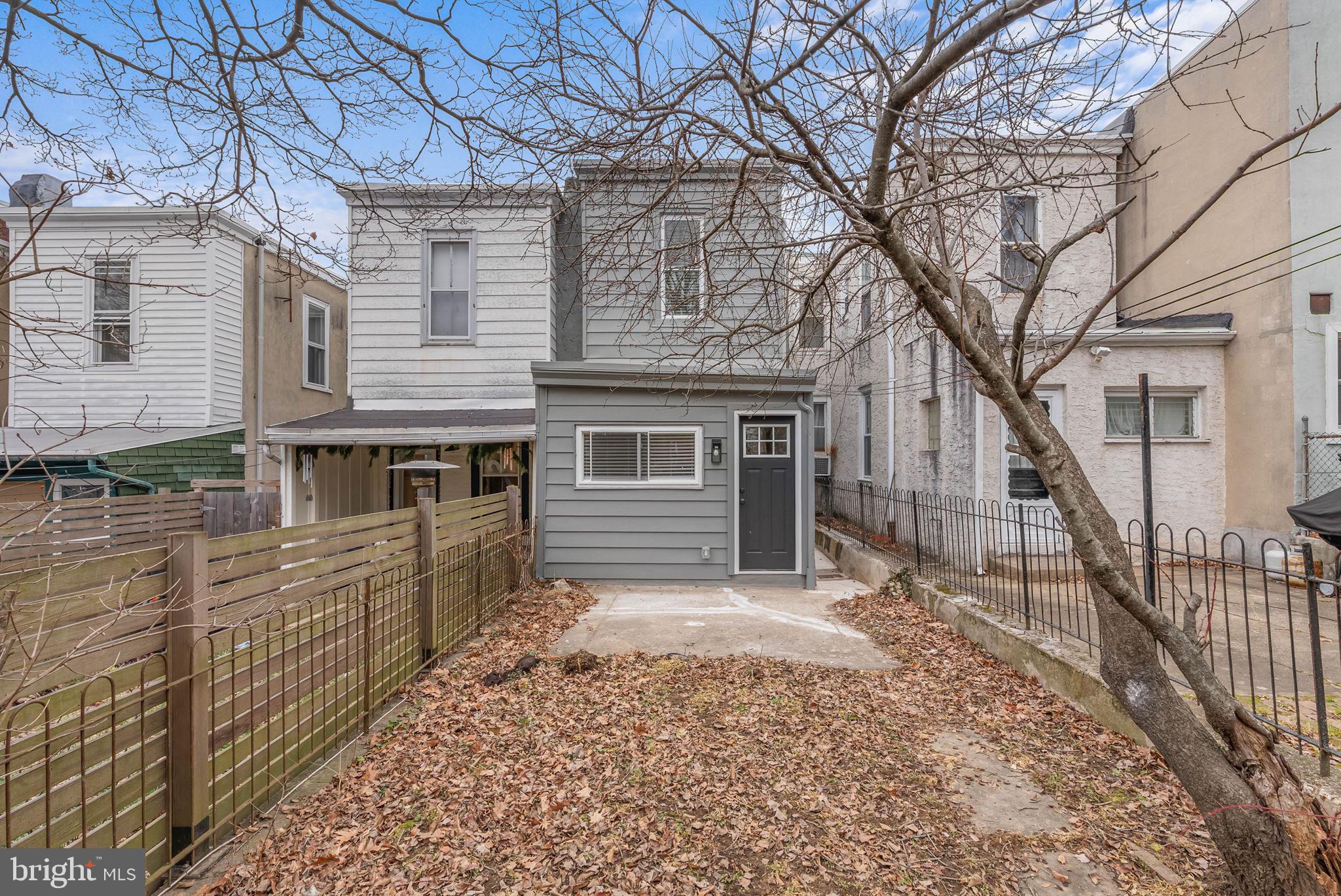 EAST FALLS - Residential