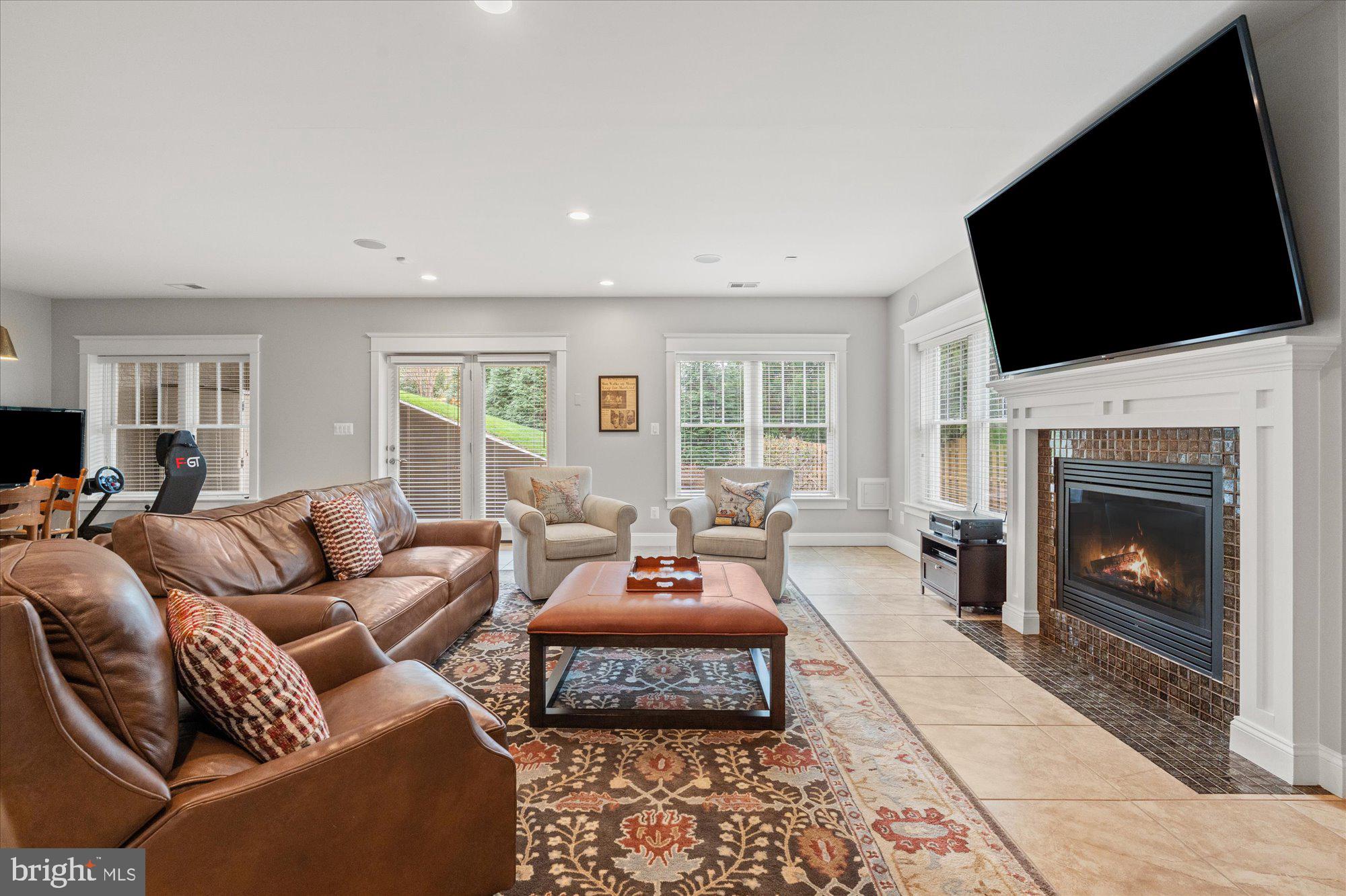 BROYHILL HILLS - Residential