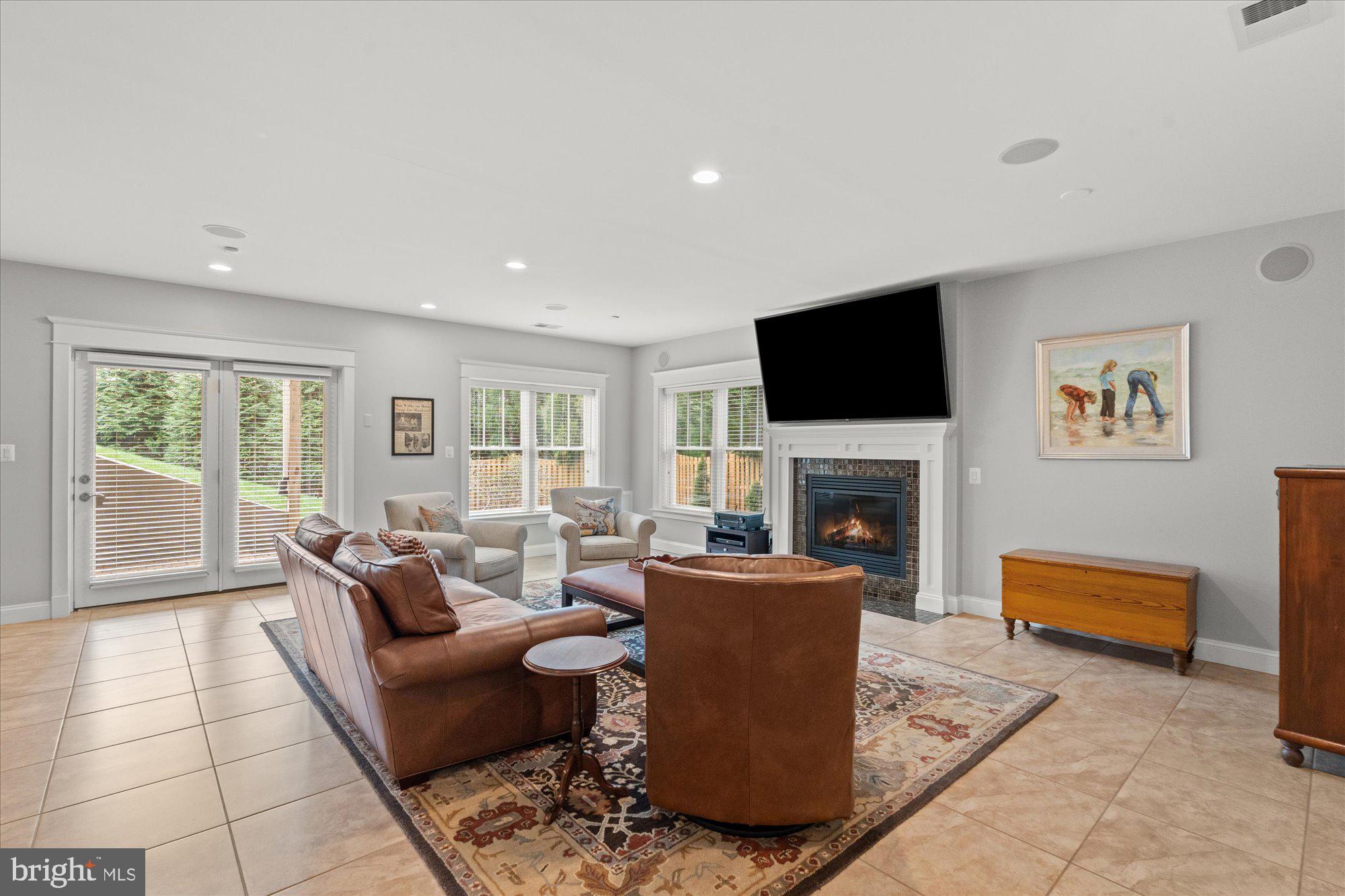 BROYHILL HILLS - Residential