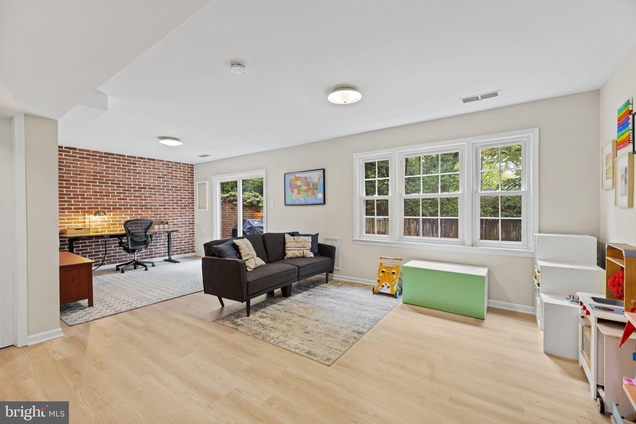 WOODLEY GARDENS COOP - Residential