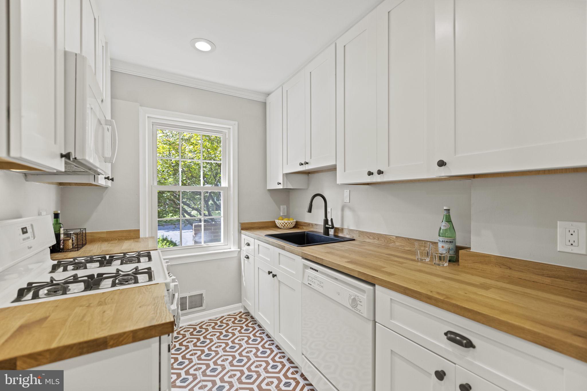 WOODLEY GARDENS COOP - Residential