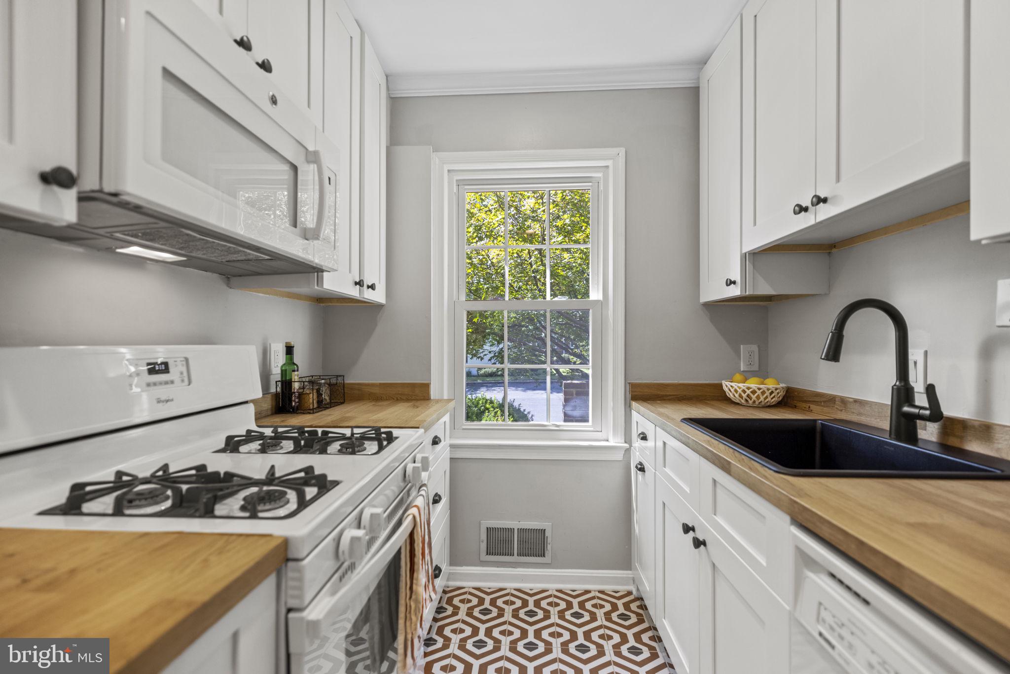 WOODLEY GARDENS COOP - Residential