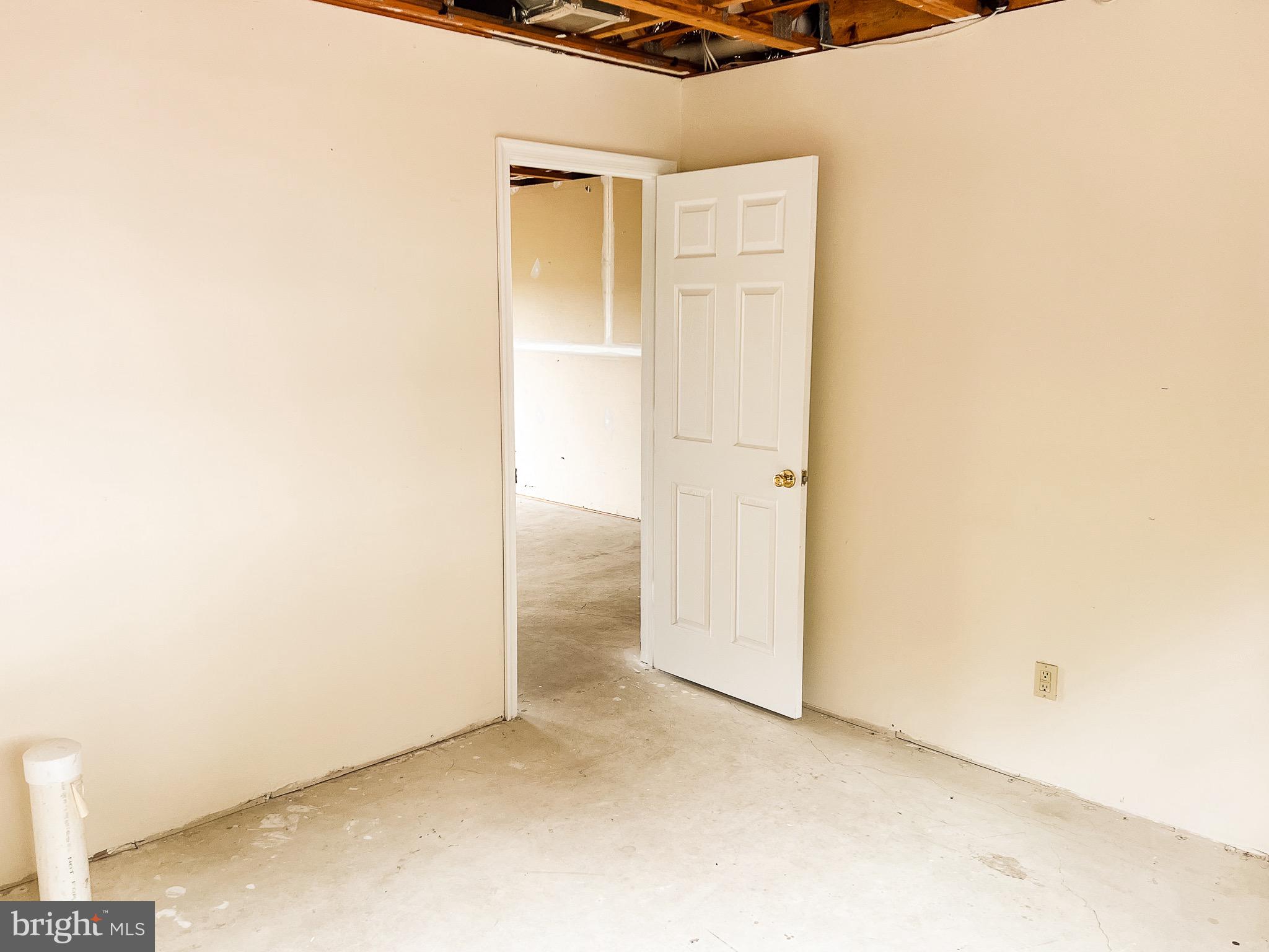 CAPTAINS QUARTER CONDOMINIUM - Residential Lease