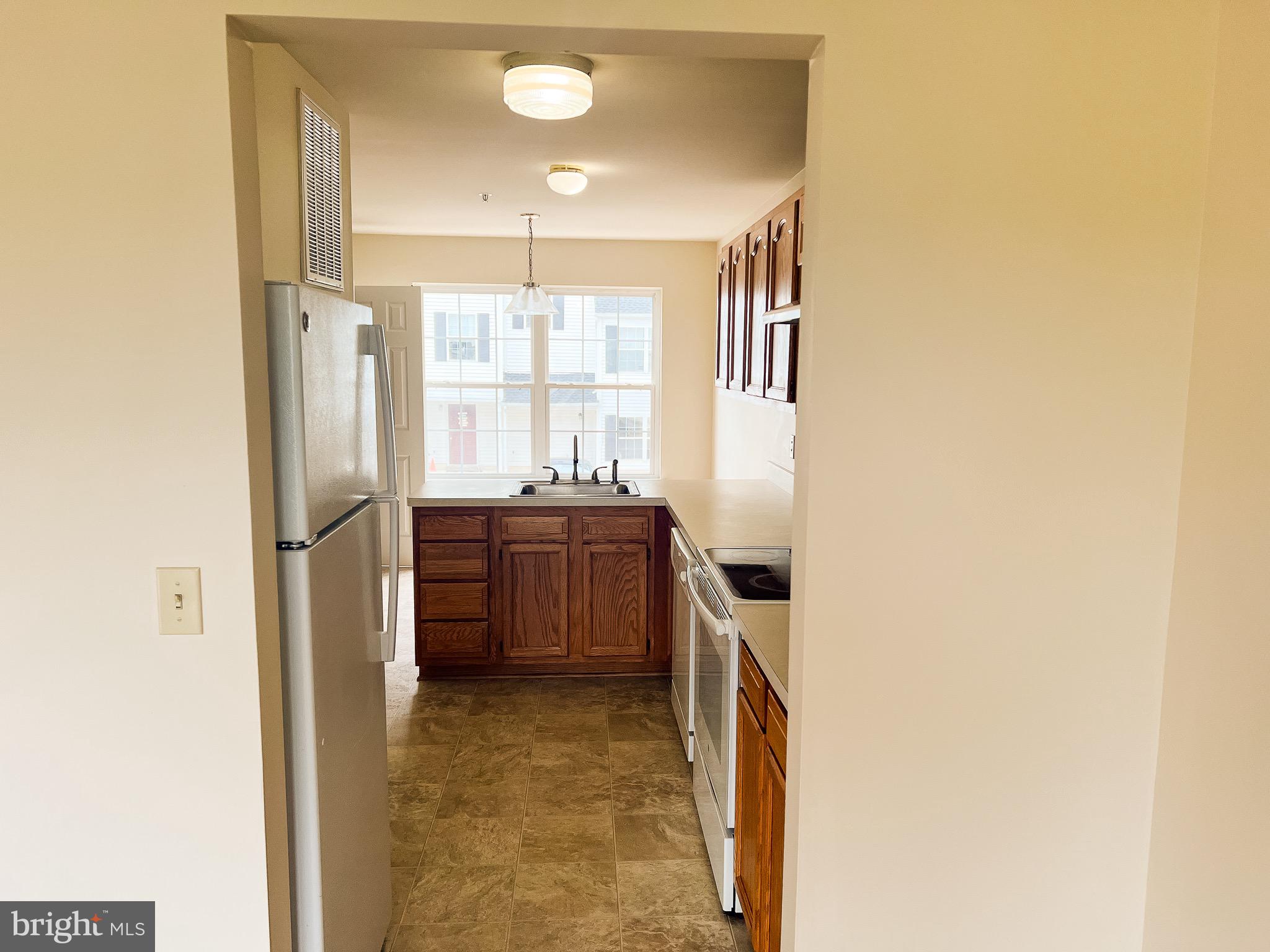 CAPTAINS QUARTER CONDOMINIUM - Residential Lease