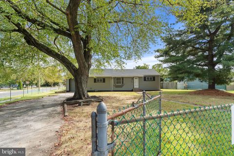 4 W GERMANTOWN AVENUE MAPLE SHADE NJ 08052