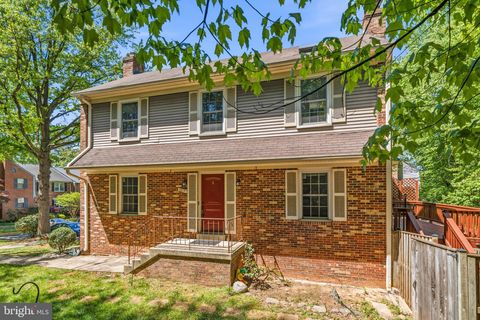Photo of 3979 Burning Bush Court, FAIRFAX, VA 22033 (MLS # VAFX2304296)
