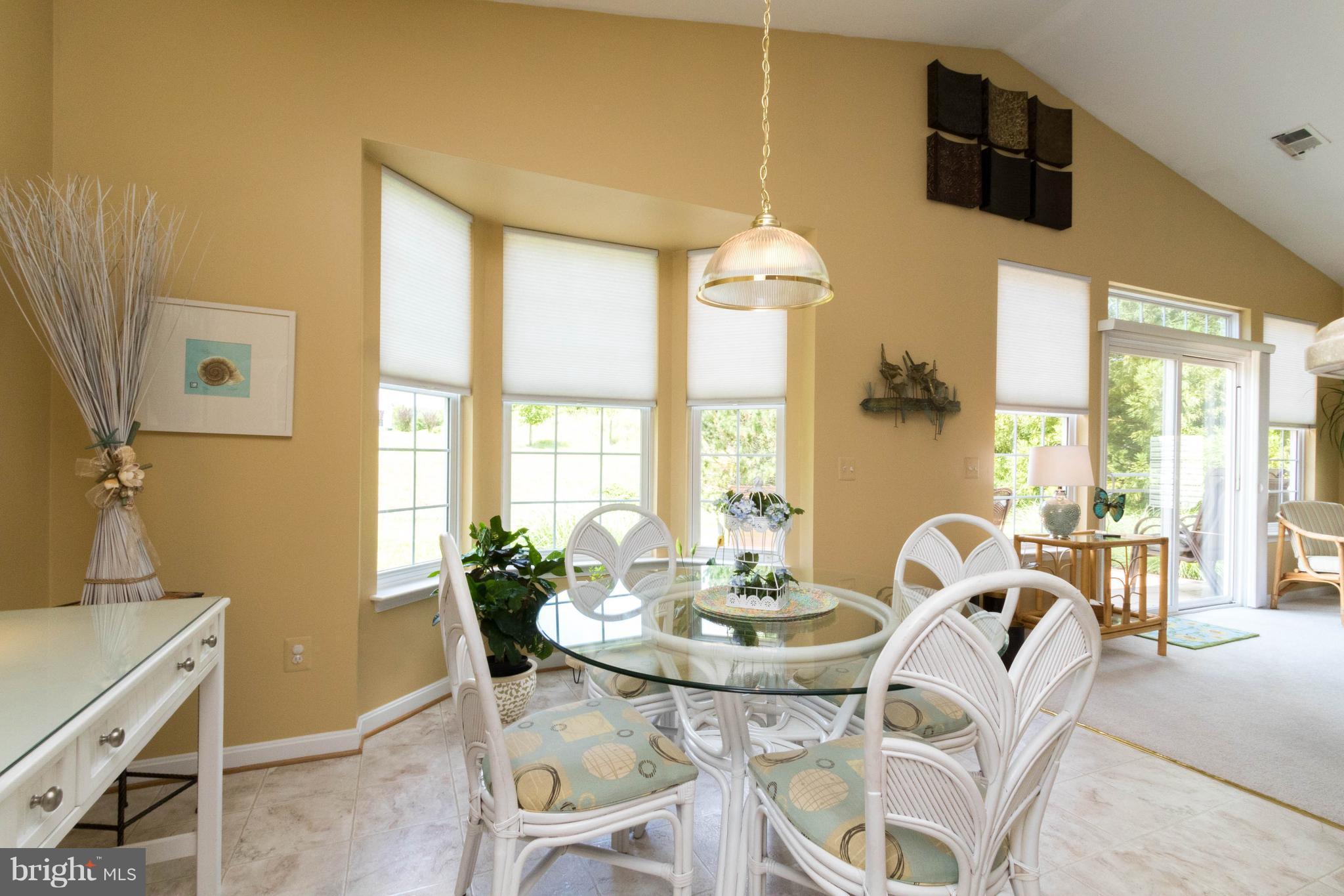 FOUR SEASONS - Residential