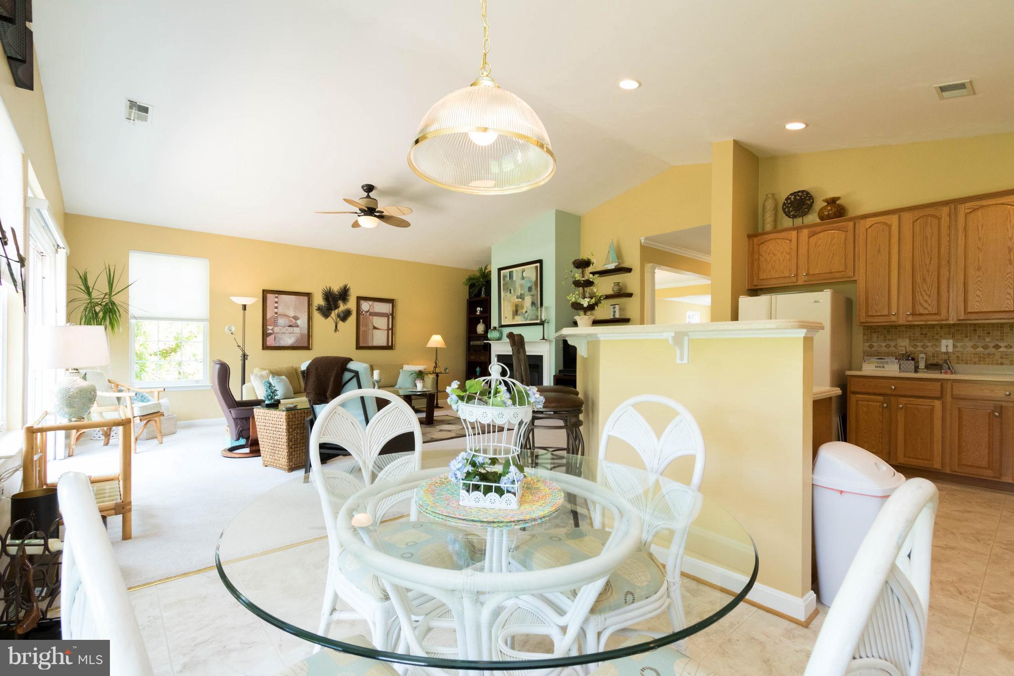 FOUR SEASONS - Residential