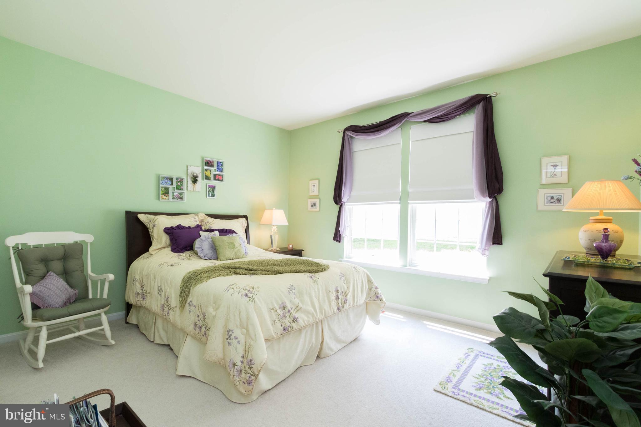 FOUR SEASONS - Residential