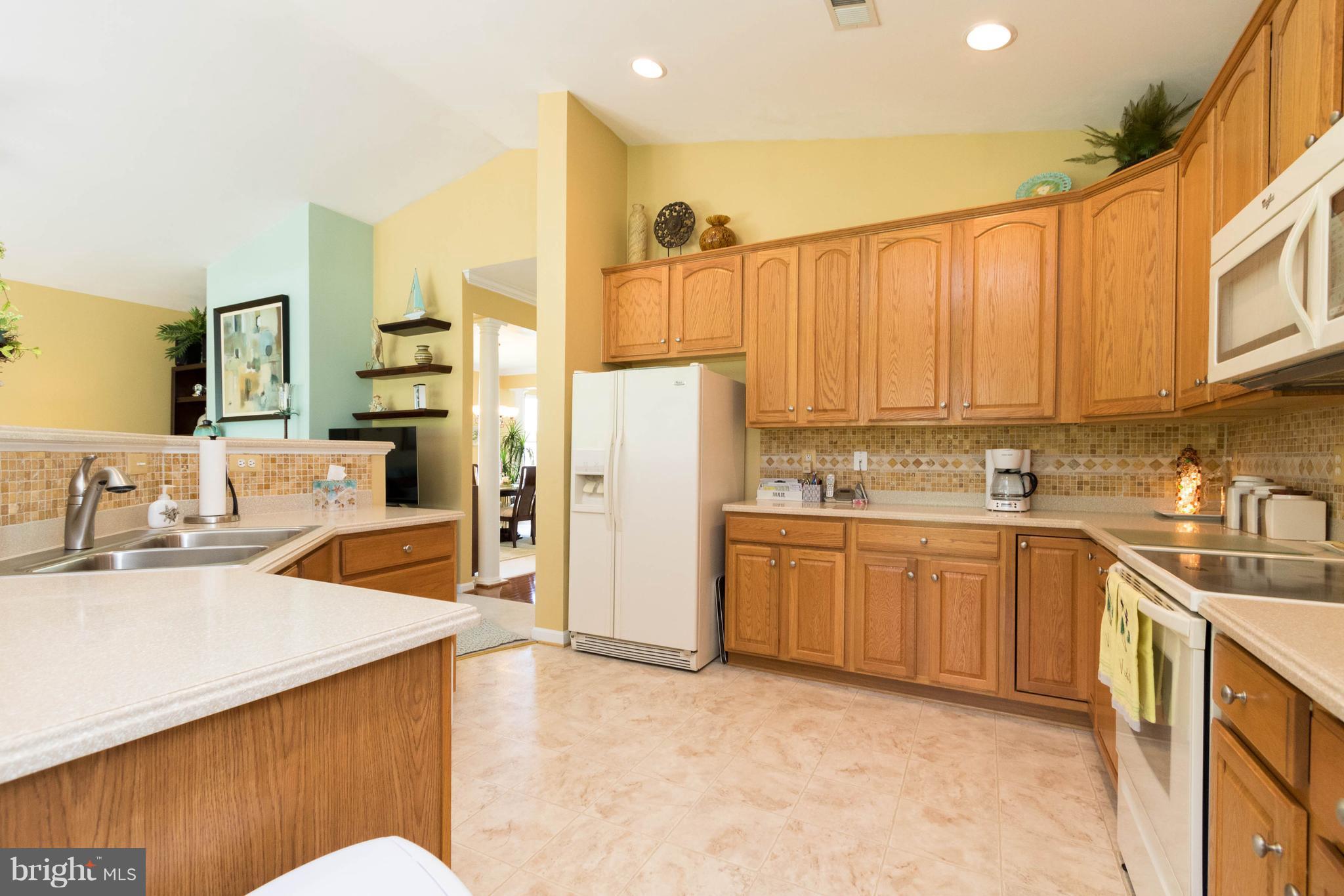 FOUR SEASONS - Residential