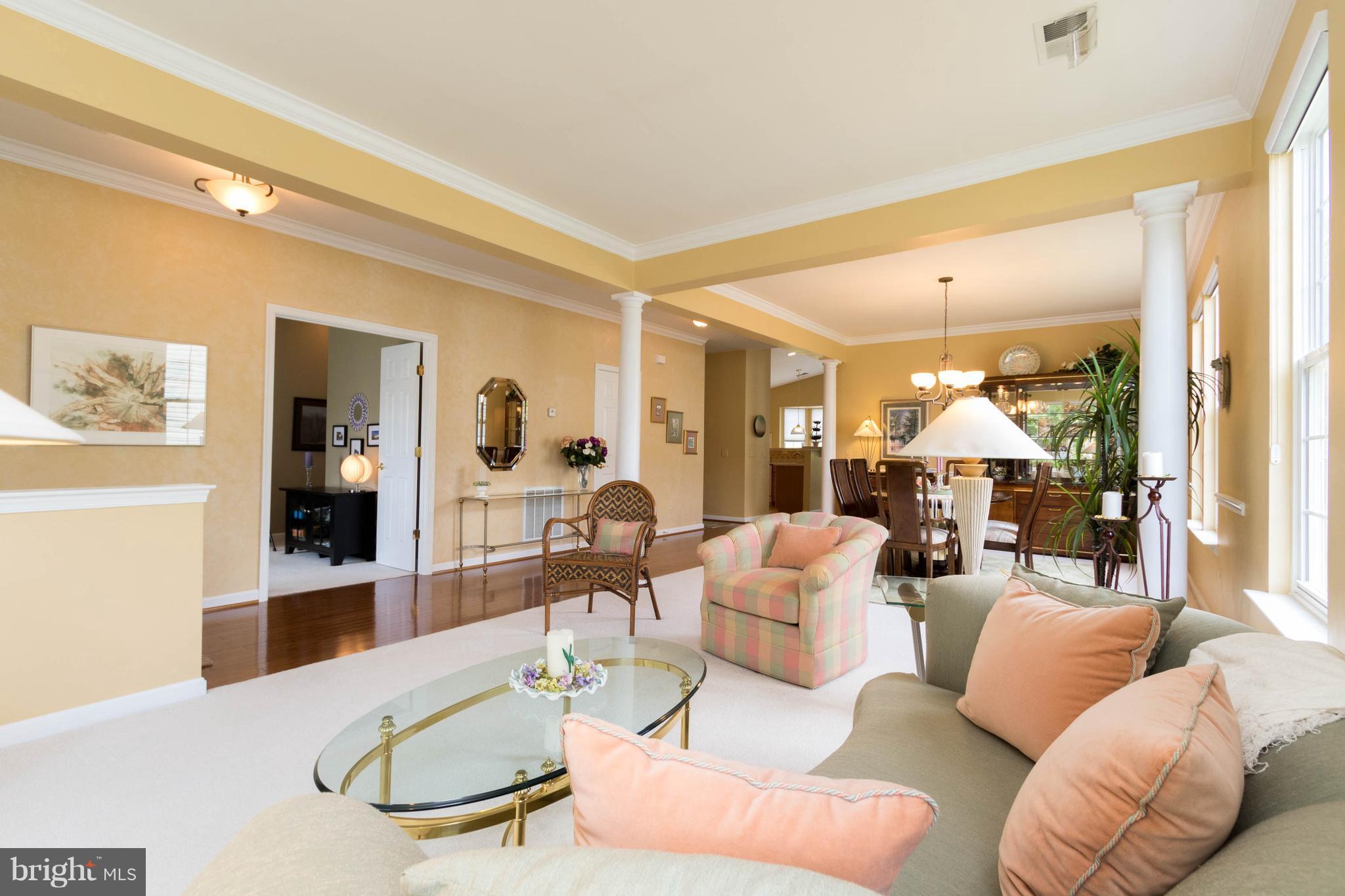 FOUR SEASONS - Residential