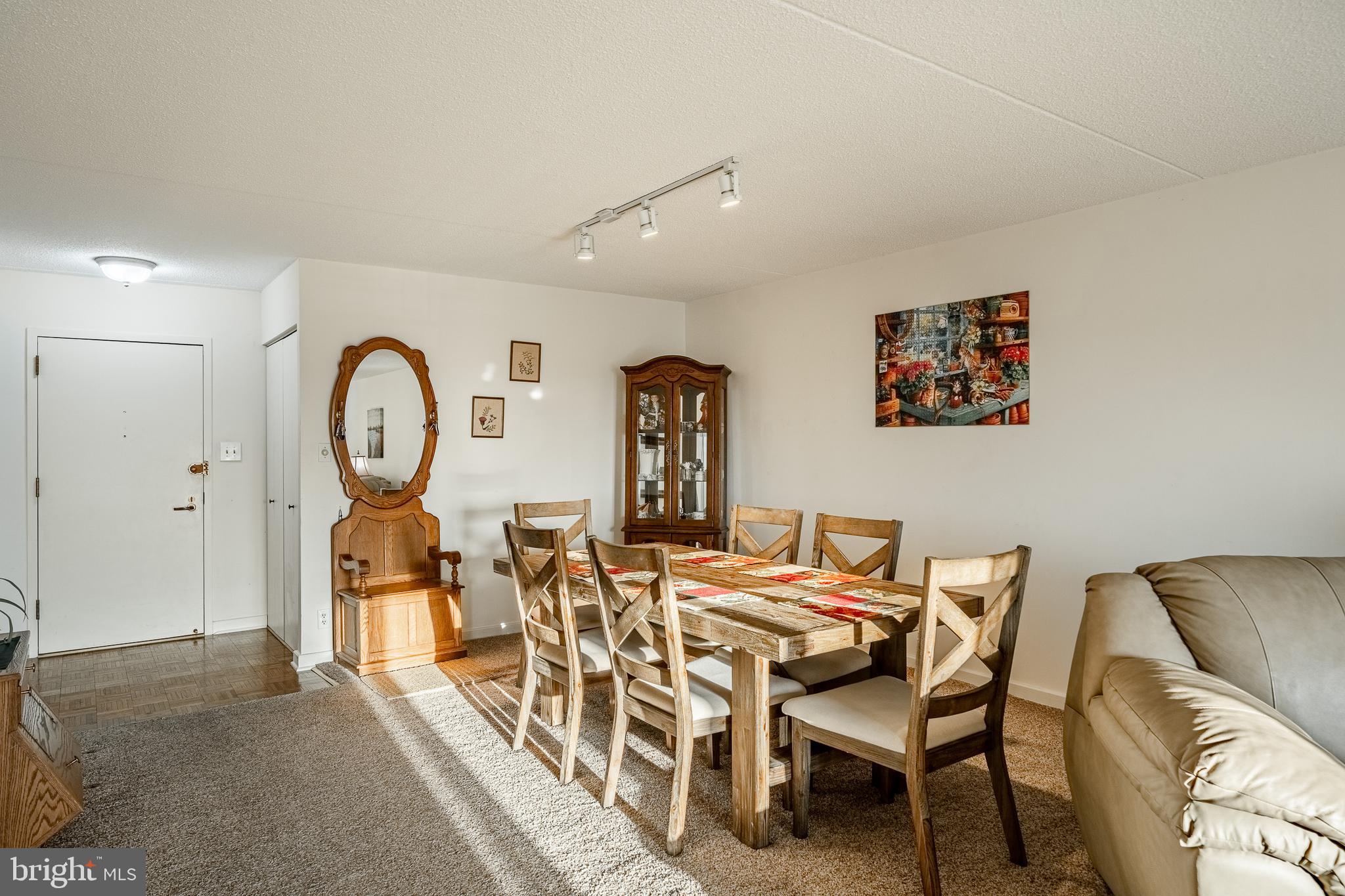 VALLEY FORGE TOWER - Residential