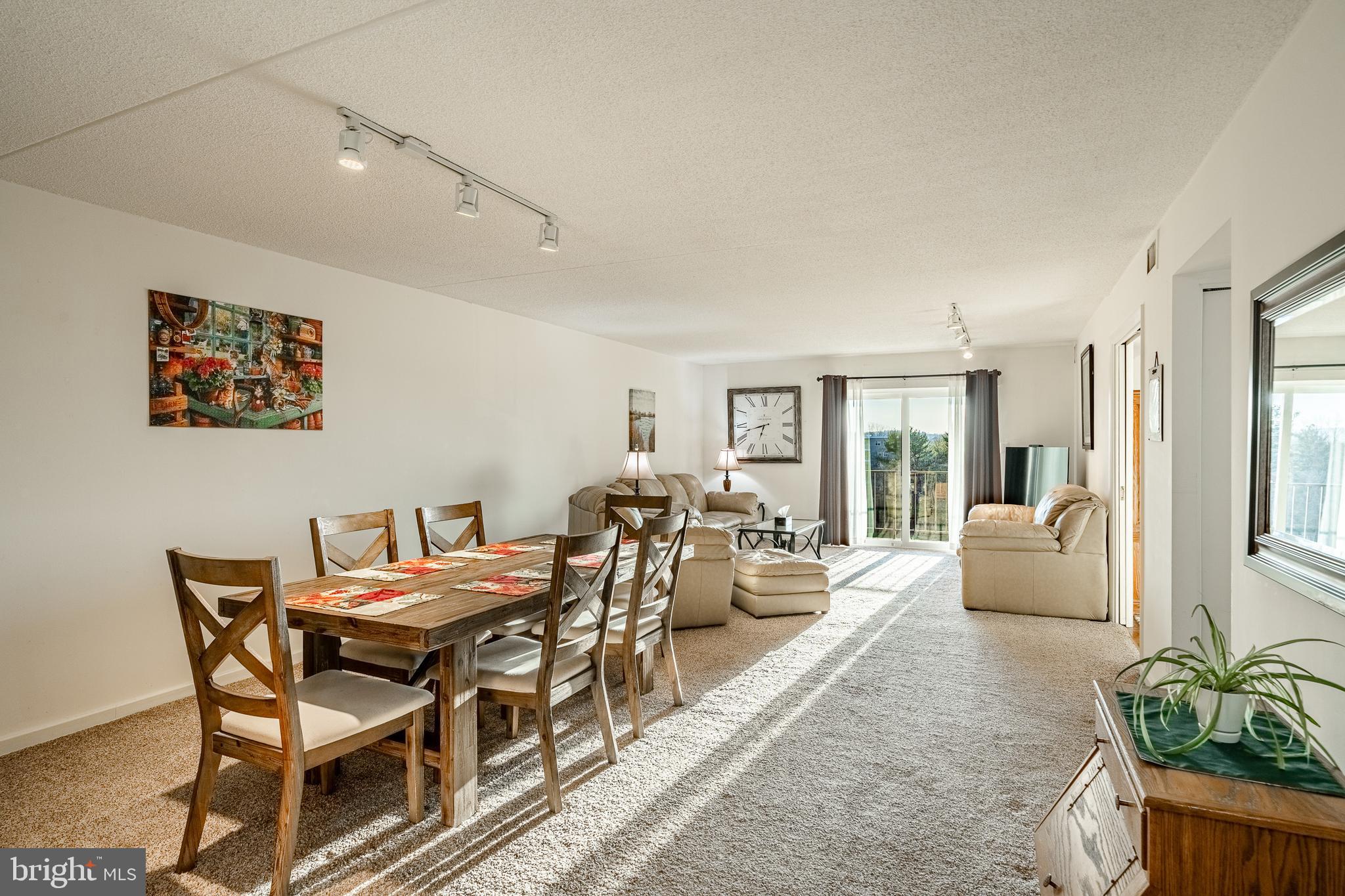 VALLEY FORGE TOWER - Residential