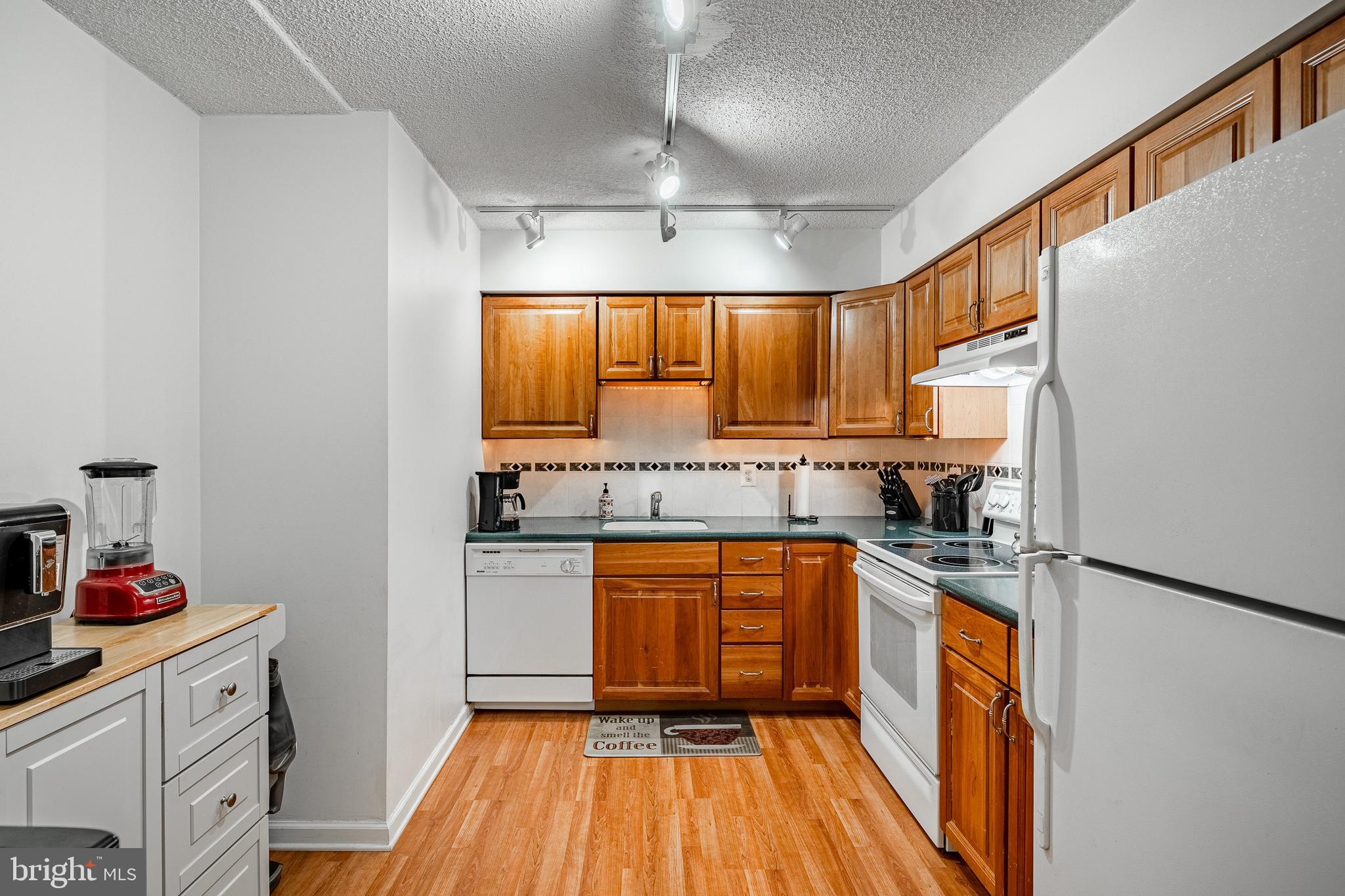 VALLEY FORGE TOWER - Residential