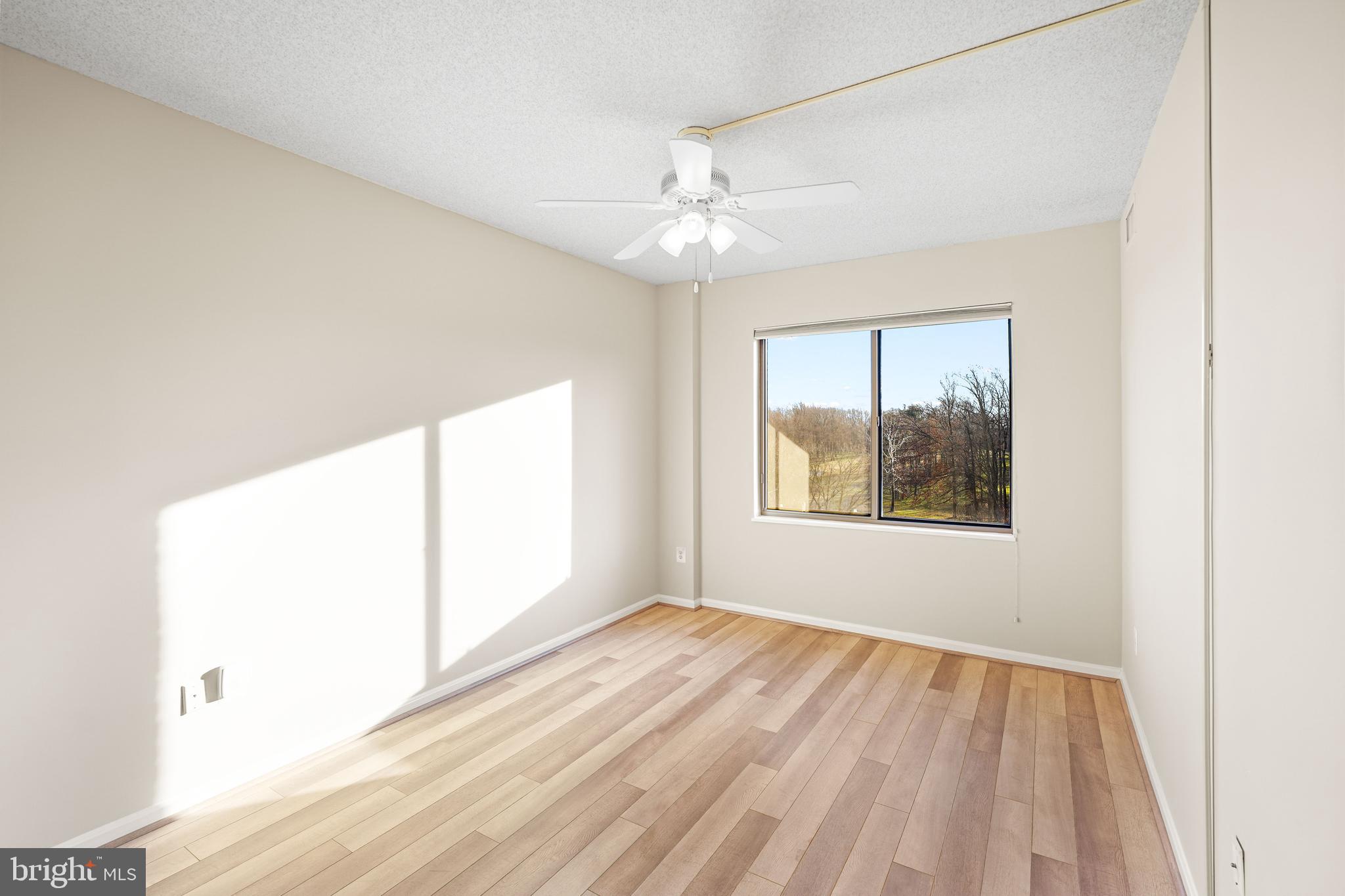 VANTAGE POINT EAST @ LEISURE WORLD - Residential