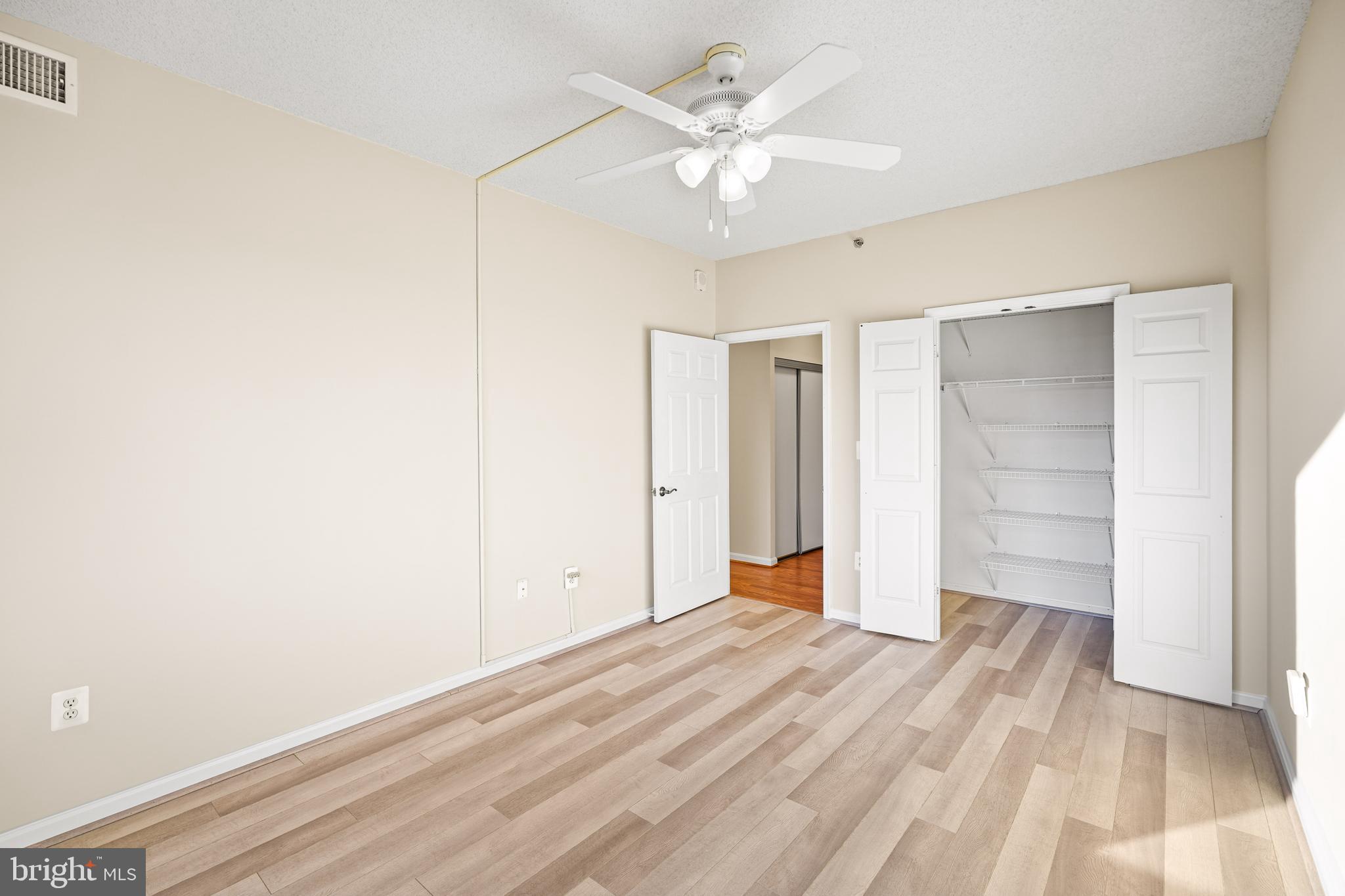 VANTAGE POINT EAST @ LEISURE WORLD - Residential