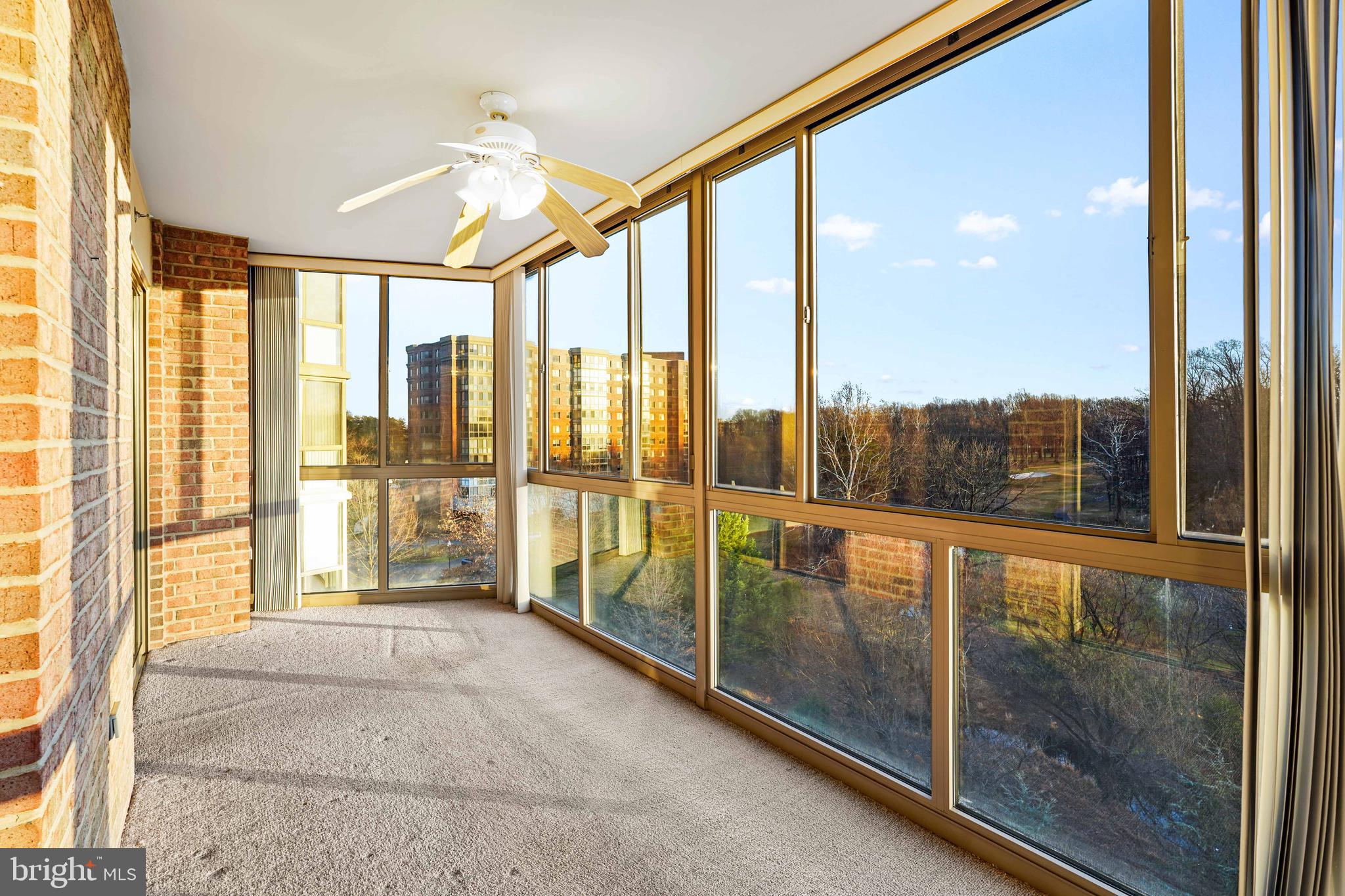 VANTAGE POINT EAST @ LEISURE WORLD - Residential