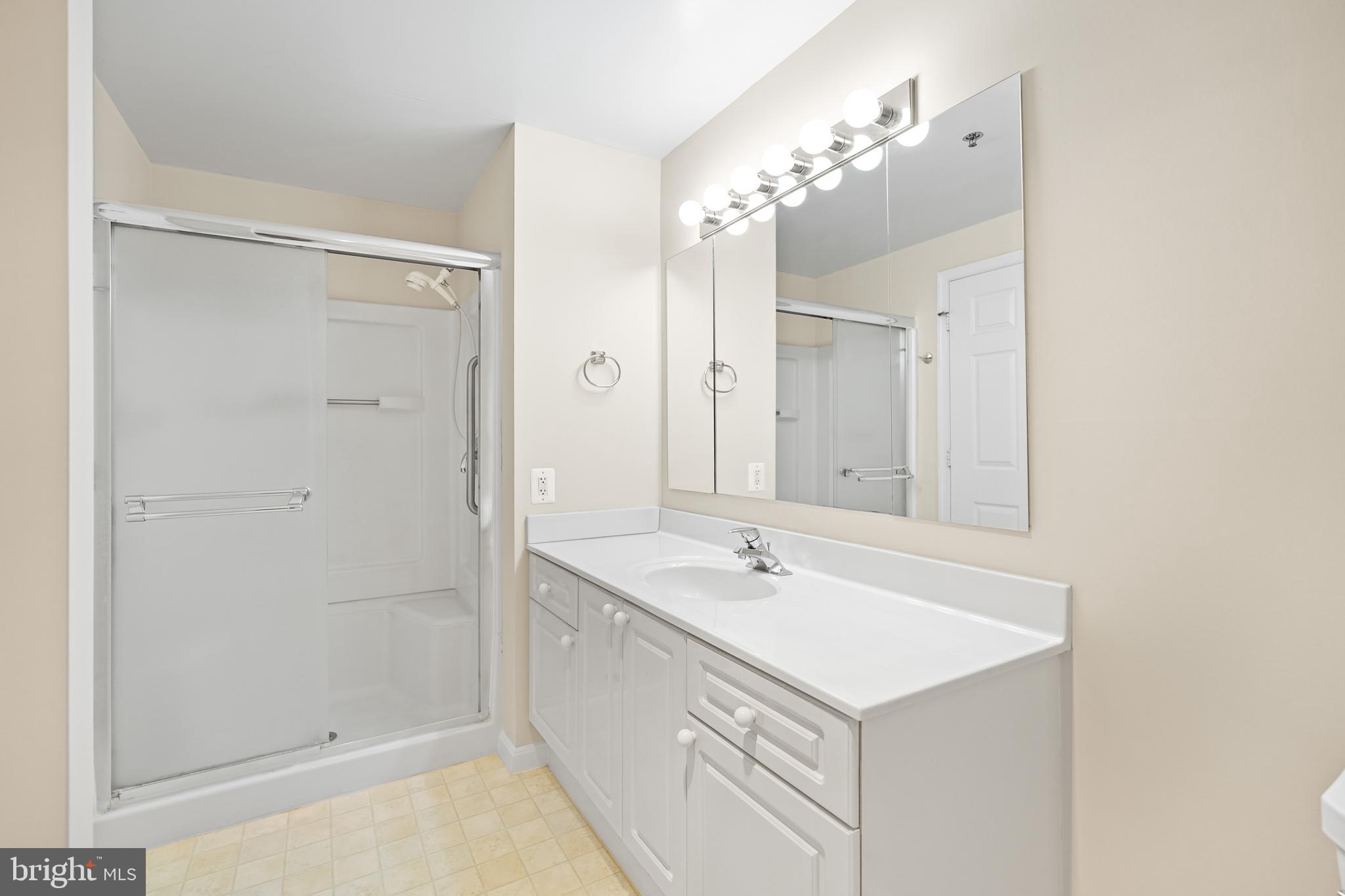 VANTAGE POINT EAST @ LEISURE WORLD - Residential