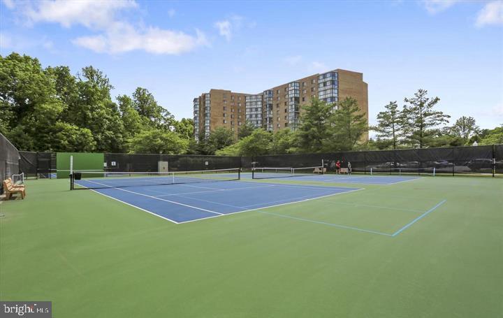 VANTAGE POINT EAST @ LEISURE WORLD - Residential