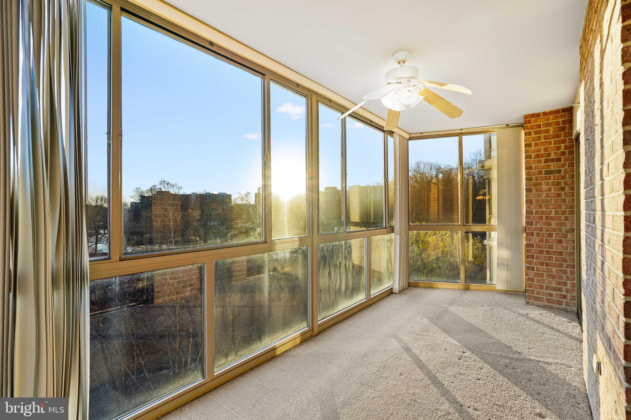 VANTAGE POINT EAST @ LEISURE WORLD - Residential