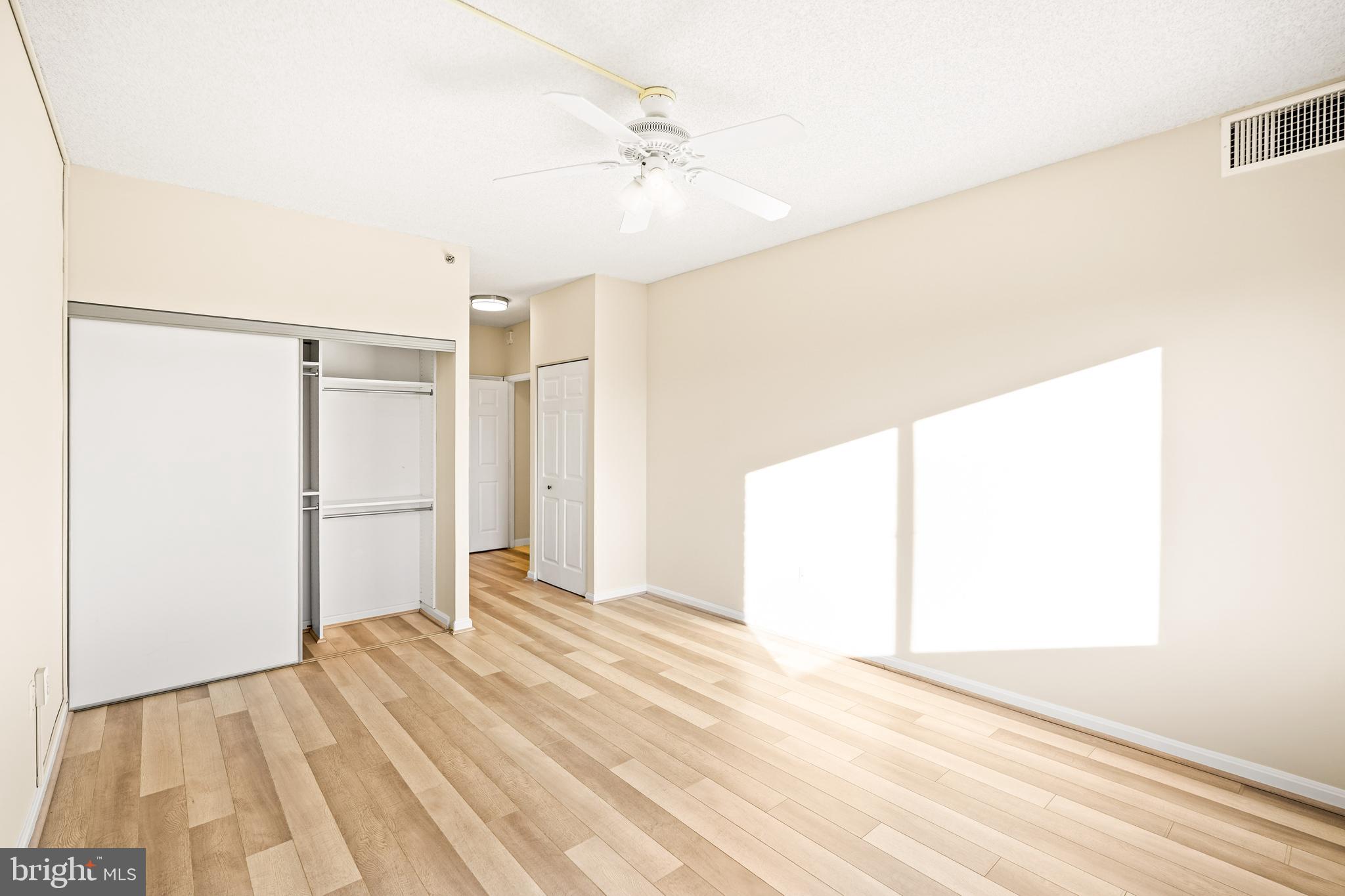 VANTAGE POINT EAST @ LEISURE WORLD - Residential