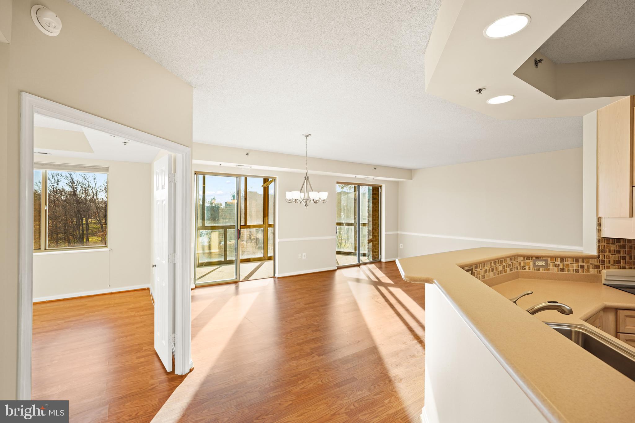 VANTAGE POINT EAST @ LEISURE WORLD - Residential