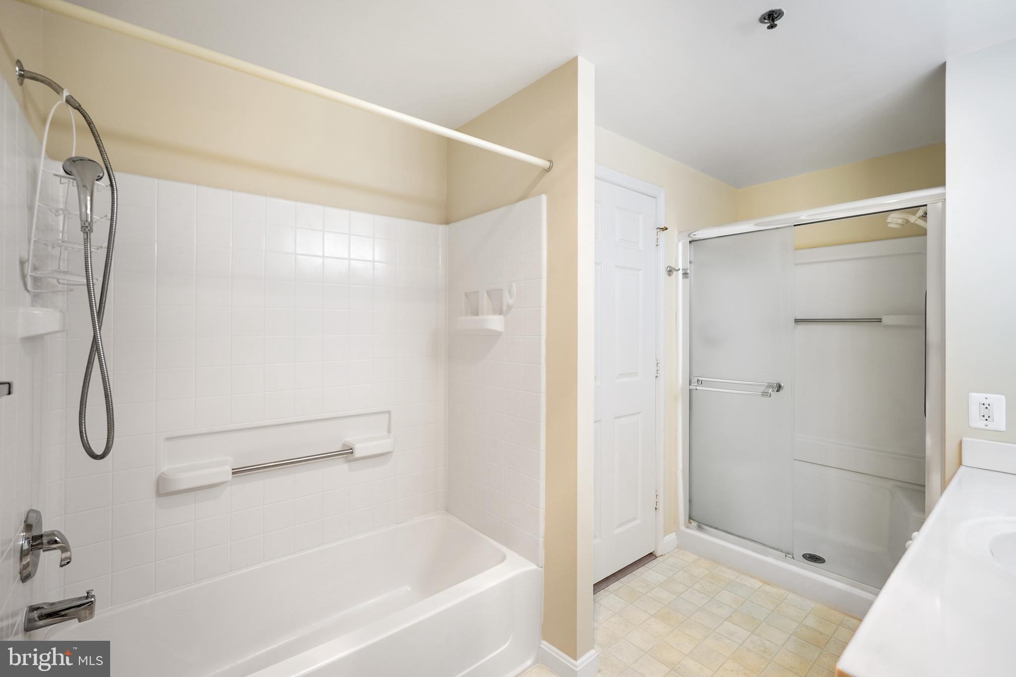 VANTAGE POINT EAST @ LEISURE WORLD - Residential