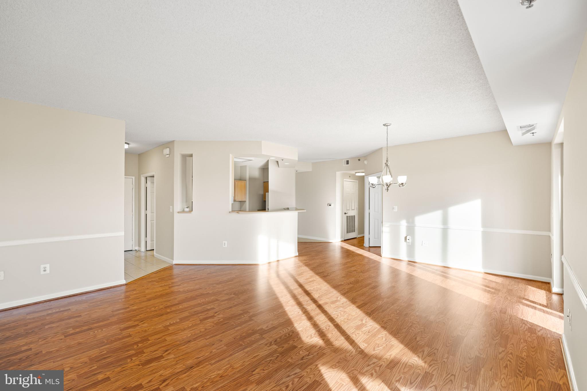 VANTAGE POINT EAST @ LEISURE WORLD - Residential