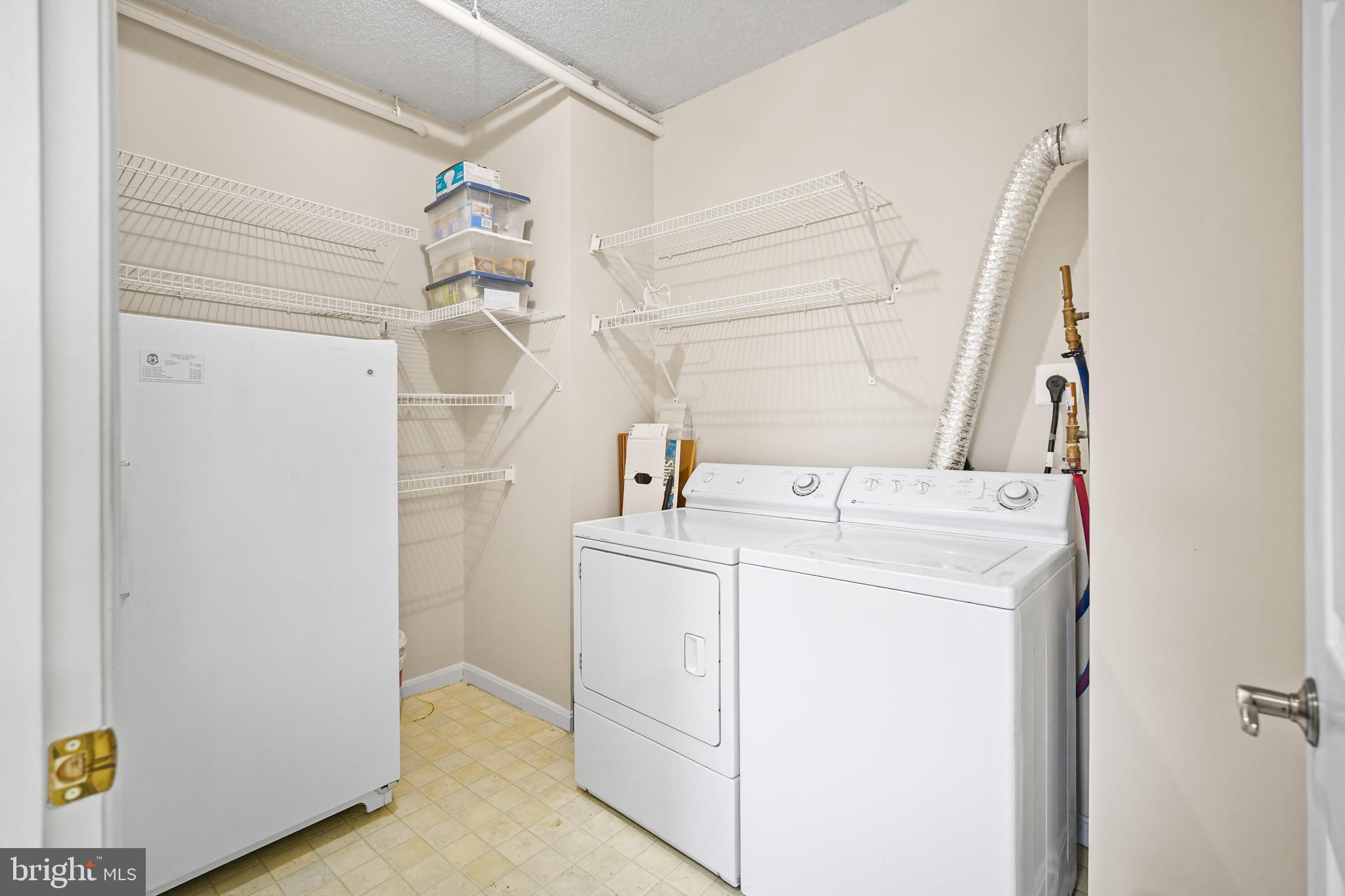 VANTAGE POINT EAST @ LEISURE WORLD - Residential