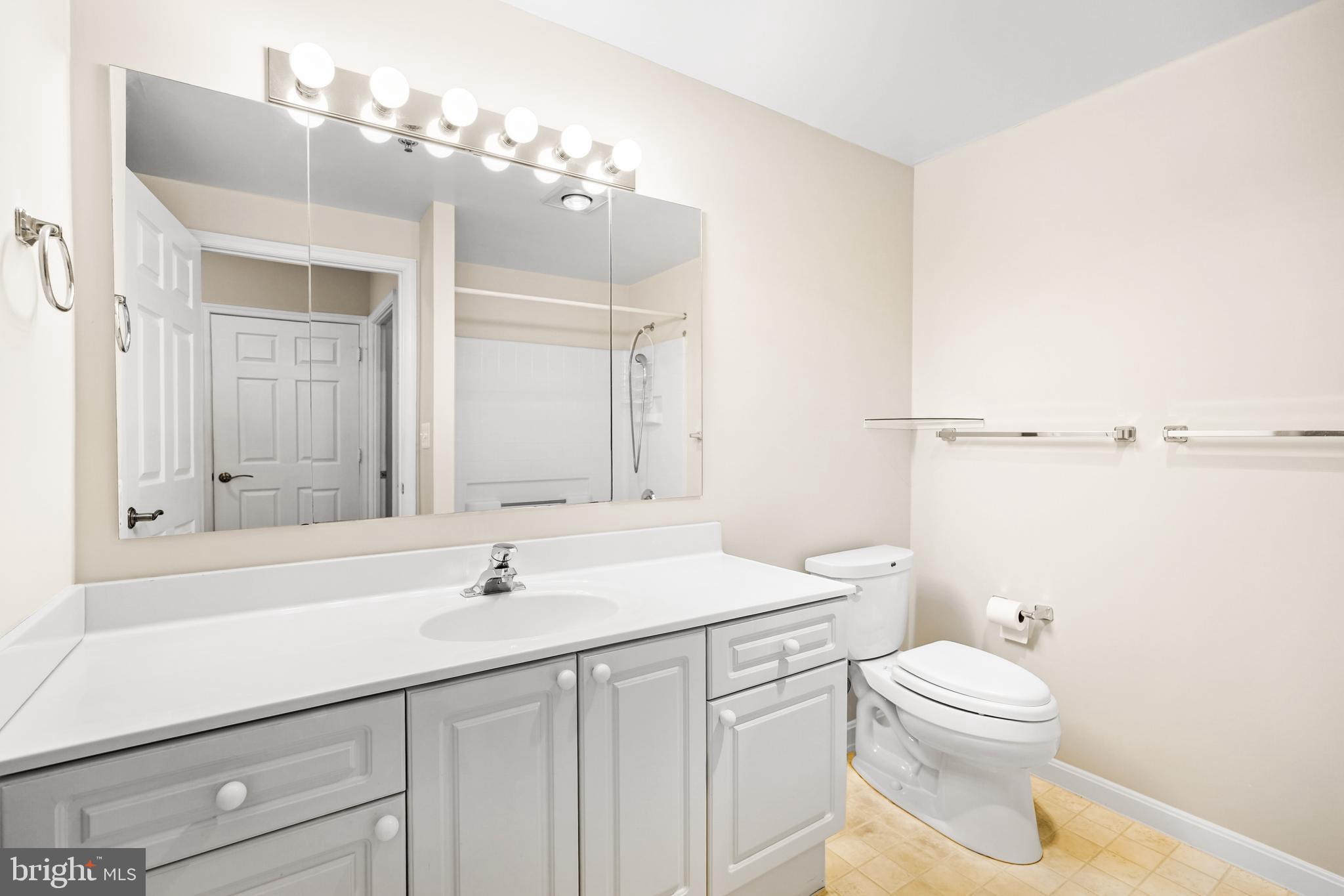 VANTAGE POINT EAST @ LEISURE WORLD - Residential