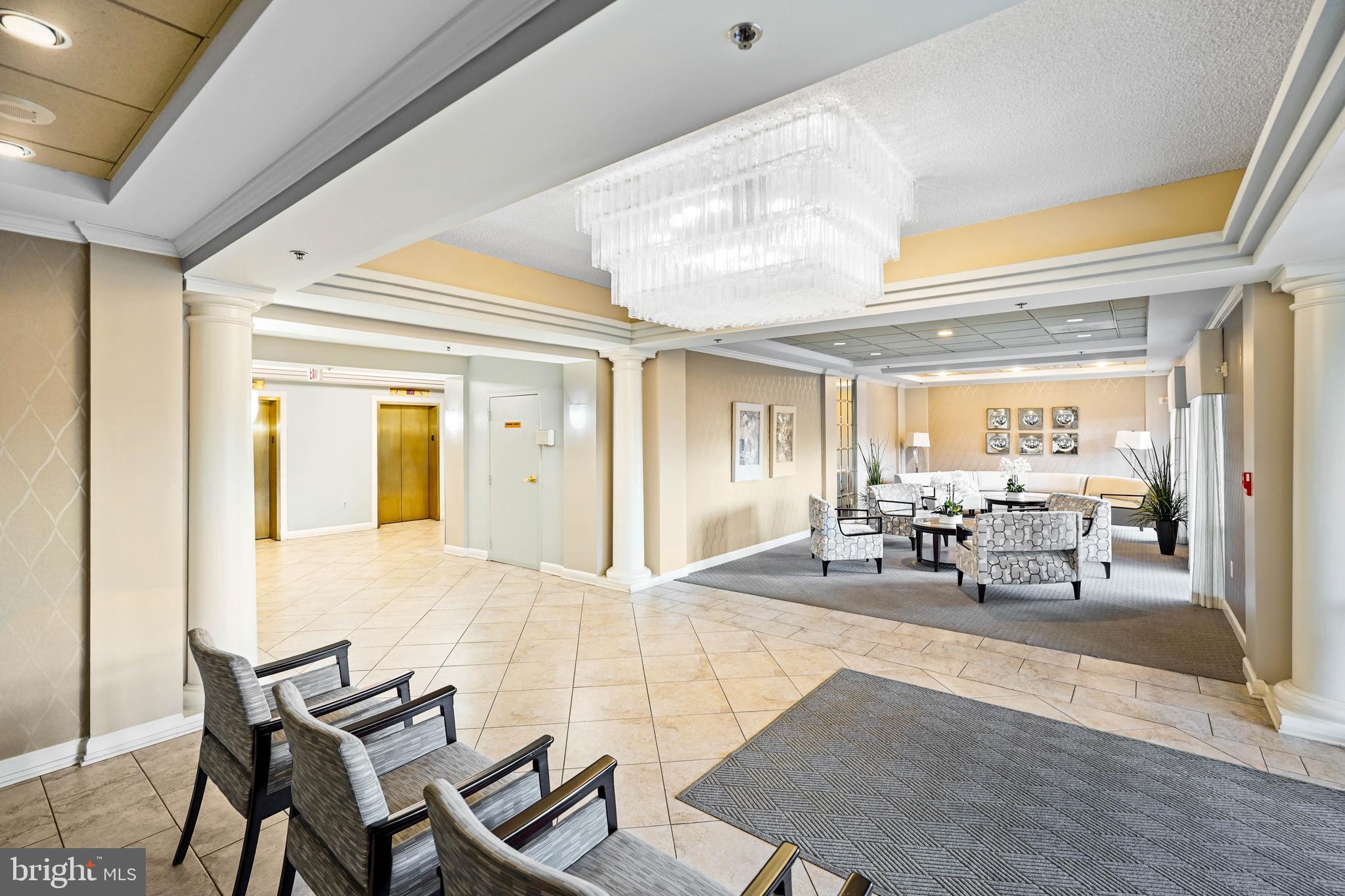 VANTAGE POINT EAST @ LEISURE WORLD - Residential