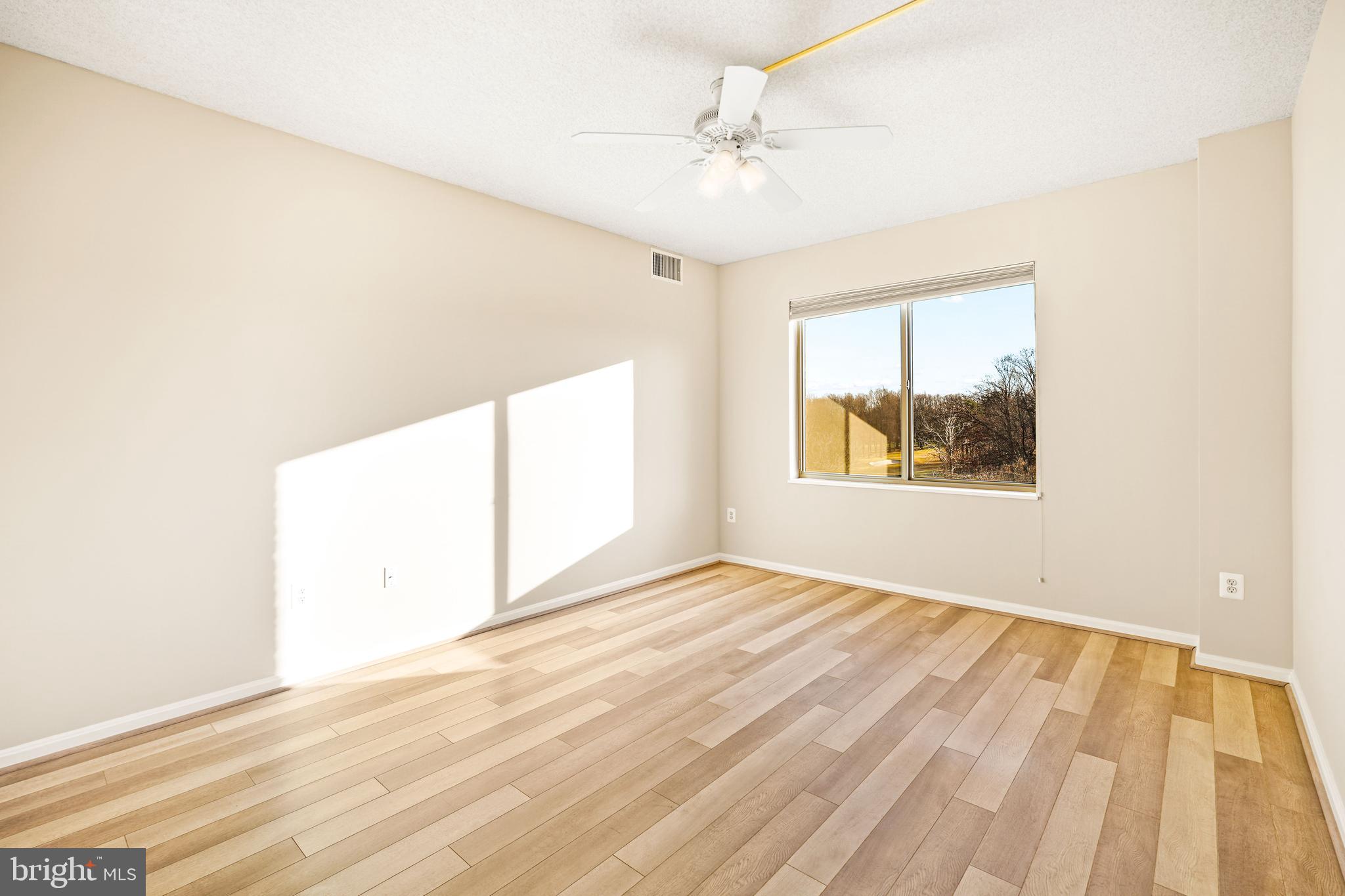 VANTAGE POINT EAST @ LEISURE WORLD - Residential